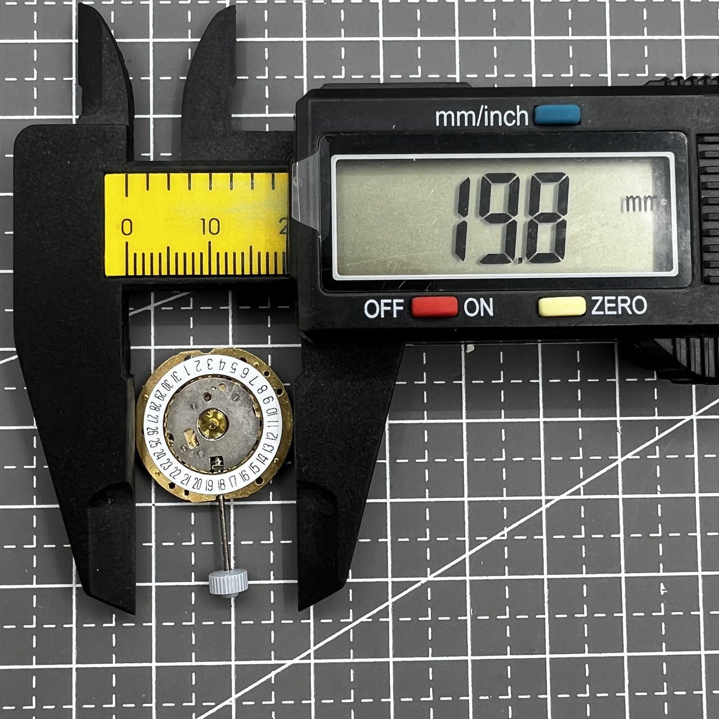 Quarzwerk Ronda 784 Uhrwerk mit Datumsanzeige bei 6 Uhr Position f�r Uhrenzubeh�r