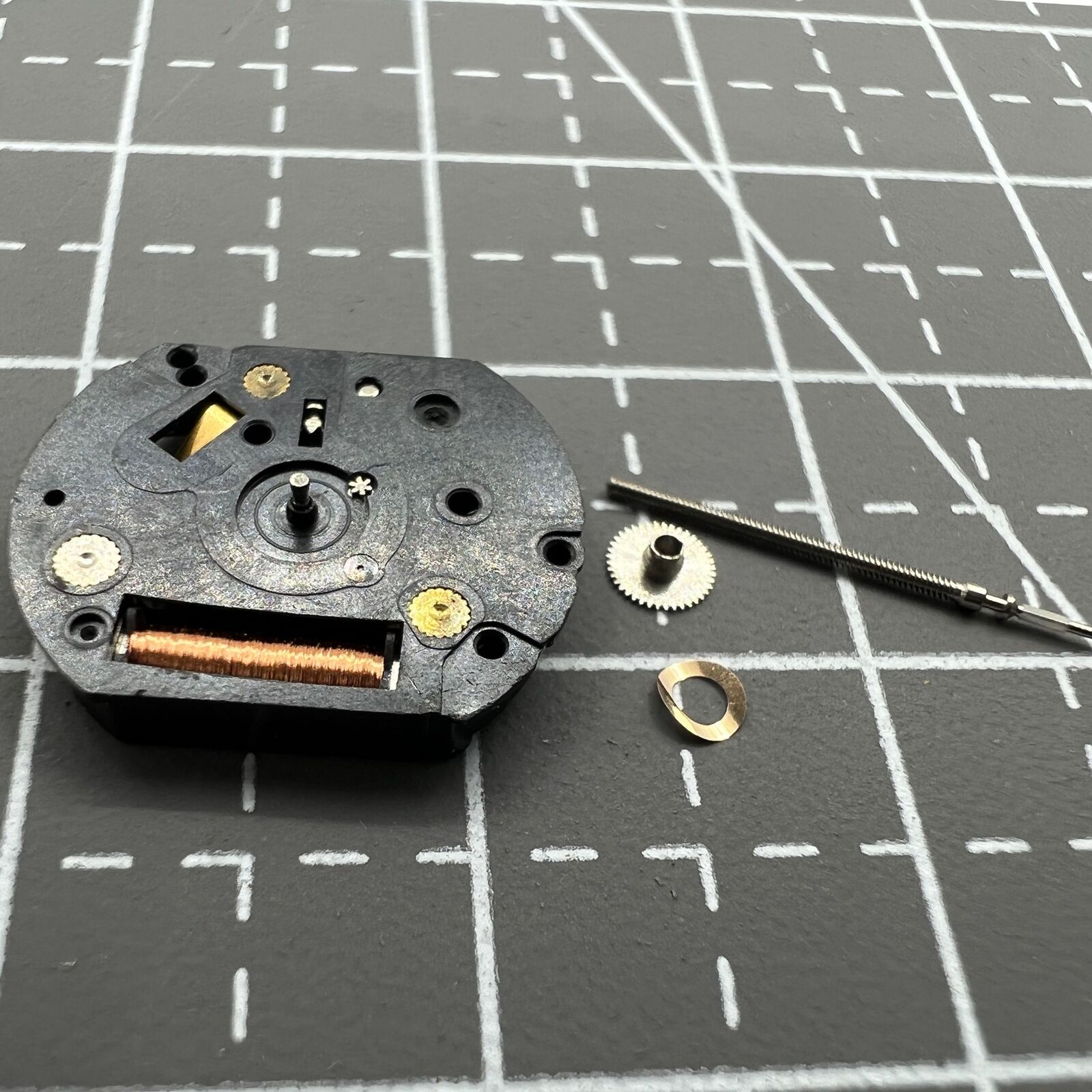 Japan Made Hattori Epson TMI YL60 YL60A quartz watch movement with precise timekeeping for repairs or upgrades.
