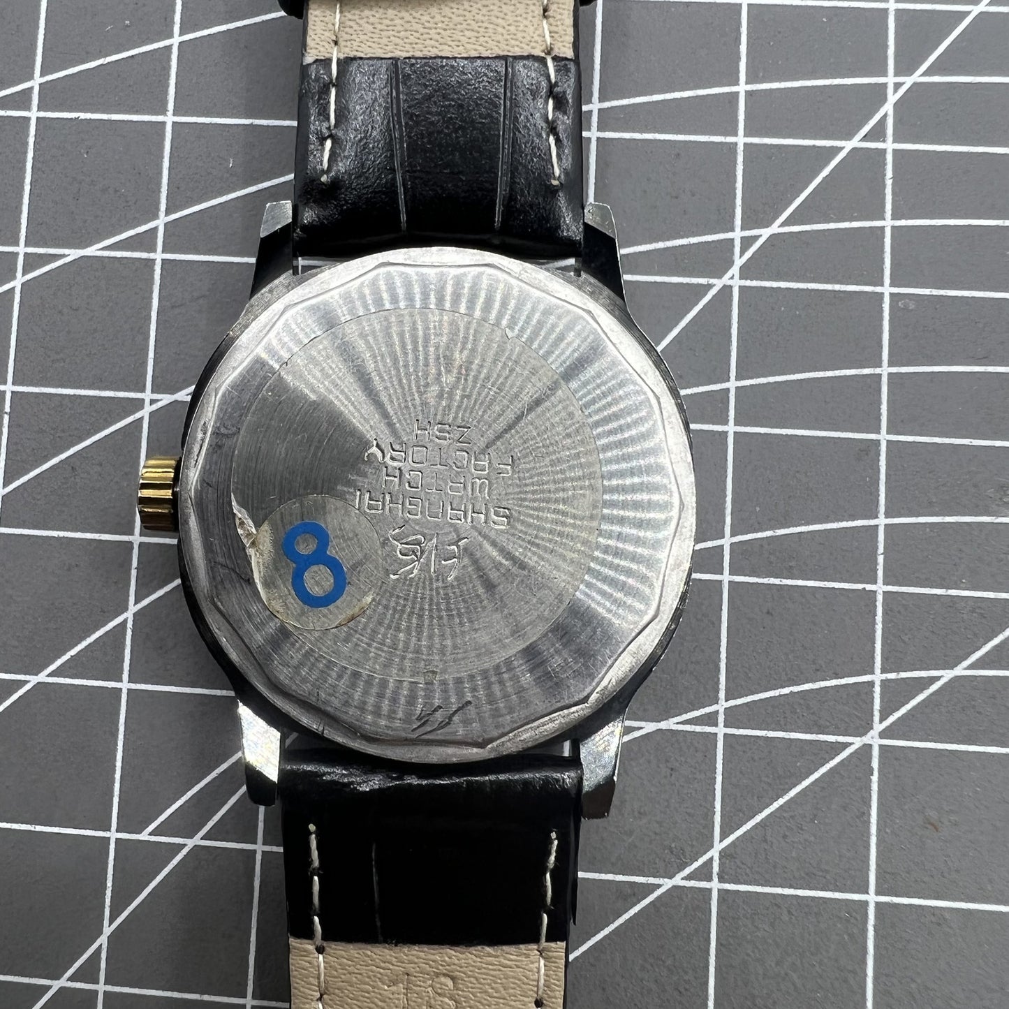 Mechanische Manuelle Uhr 34mm mit schwarzem Zifferblatt, 19 Steine, sto�fest, von Shanghai f�r pr�zise Zeitmessung.