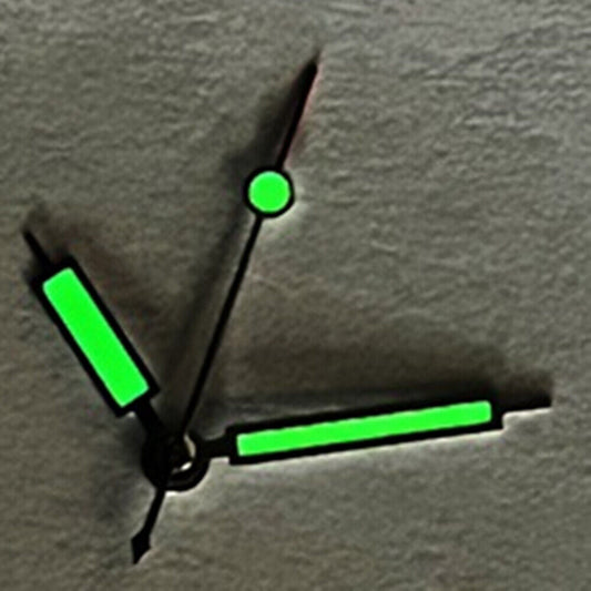 Quadratischer, spitzer, goldener Rand, C3-Uhrzeiger mit grüner Leuchtmasse für SKX/SBBN NH35A/NH36