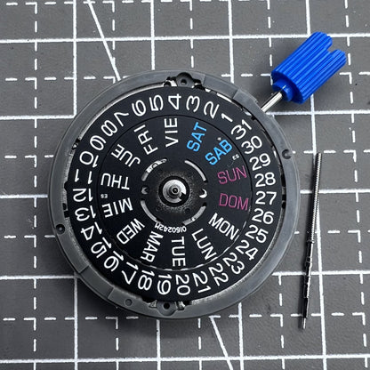 Seiko NH36A mechanisches Uhrwerk mit schwarzer Wochentaganzeige und Krone bei 3 Uhr - hochwertiges Uhrenzubeh�r.