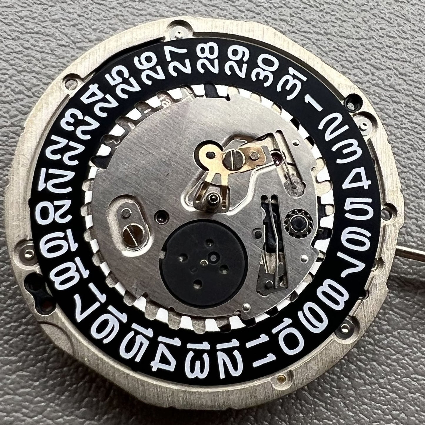 Seiko 5J32A quartz watch movement with black disk and single calendar display for accurate timekeeping
