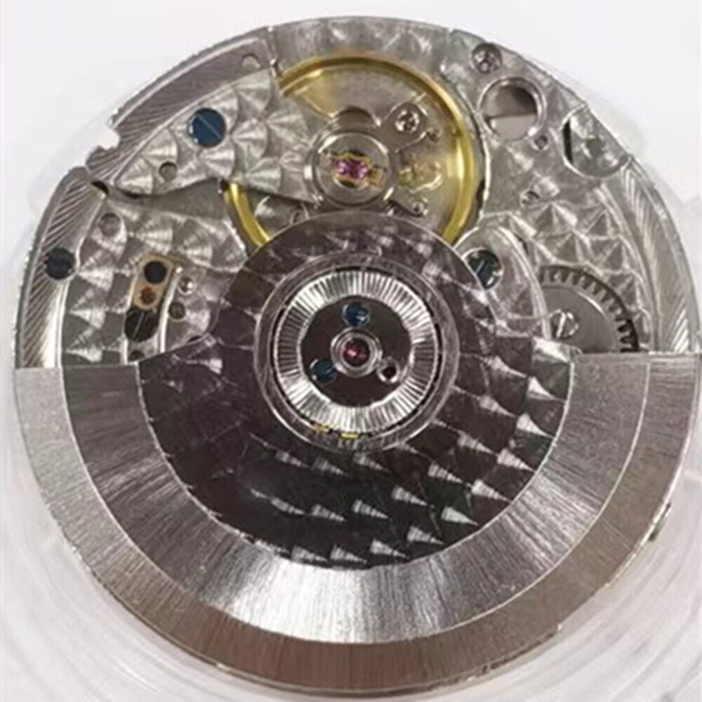 Seagull ST2552 automatic watch movement showcasing date display at 3 o'clock, precise mechanical craftsmanship.