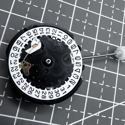 2 Stück Sunon PE81 Quarzuhrwerk mit 3 Zeigern und Datumsanzeige bei 3 Uhr