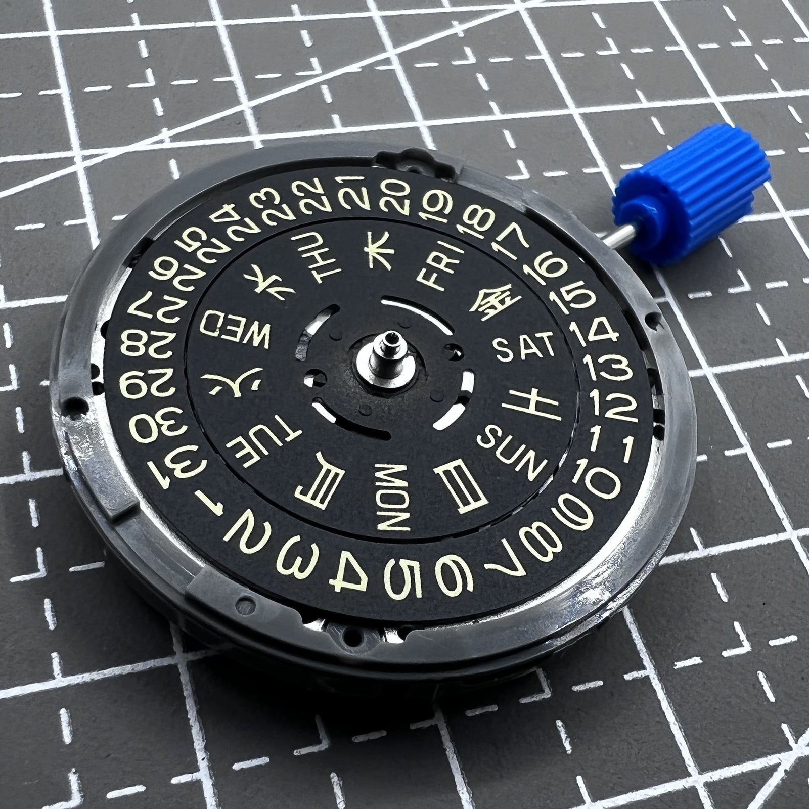 Seiko NH36 Automatik Uhrwerk mit schwarzem Zifferblatt und goldener Schrift, mechanisches Uhrzubeh�r.