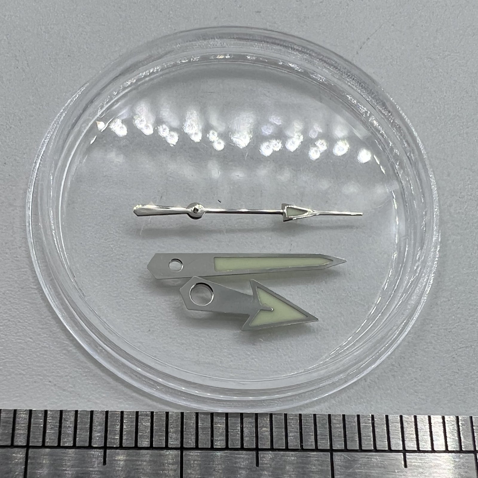 Green lume arrow-shaped watch hands with silver trim, 12mm, compatible with Miyota NH35/NH36/NH38 movements.
