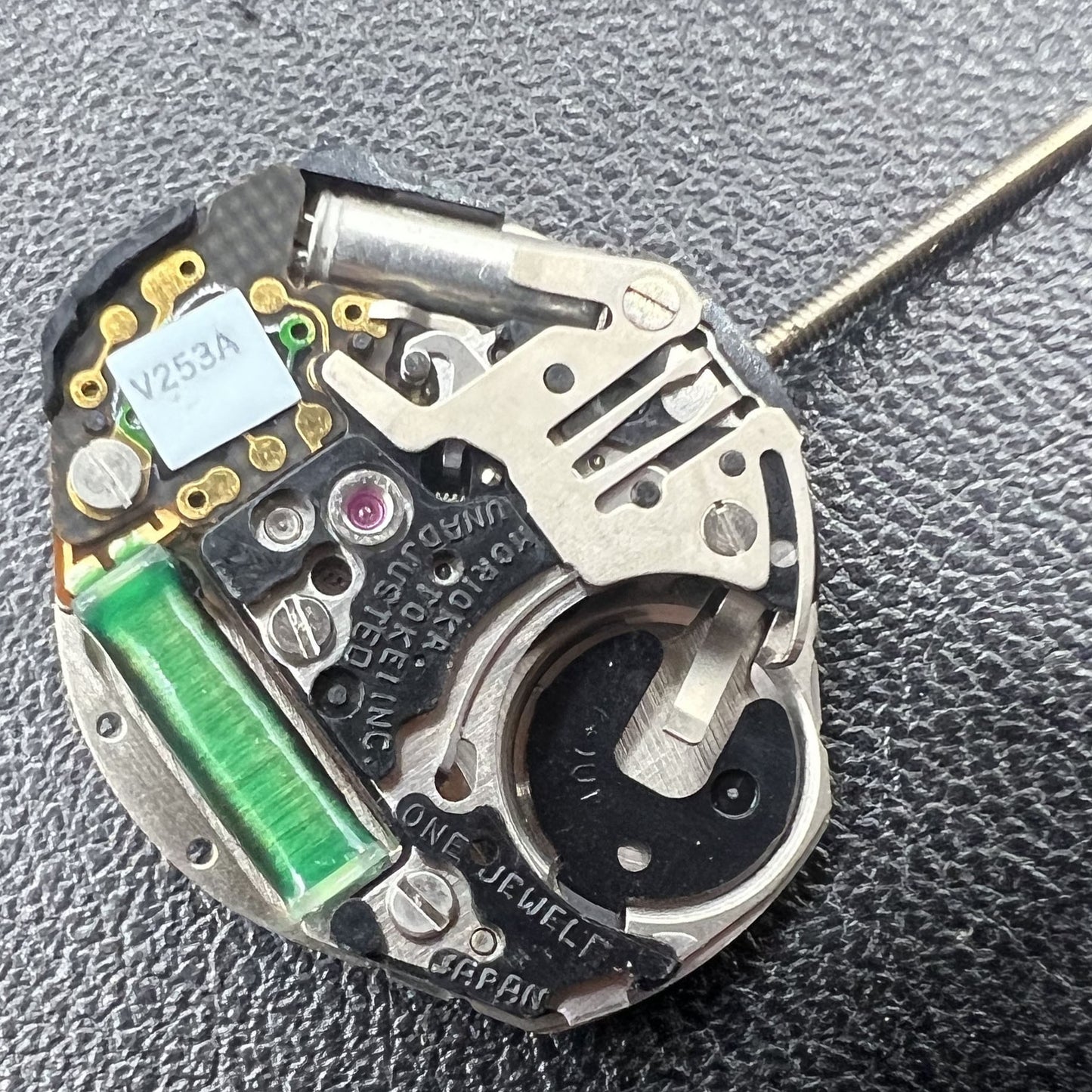 Seiko V253A Quarzwerk mit zwei Zeigern und kleiner Sekunde ? Ersatzteil f�r Uhrenreparatur