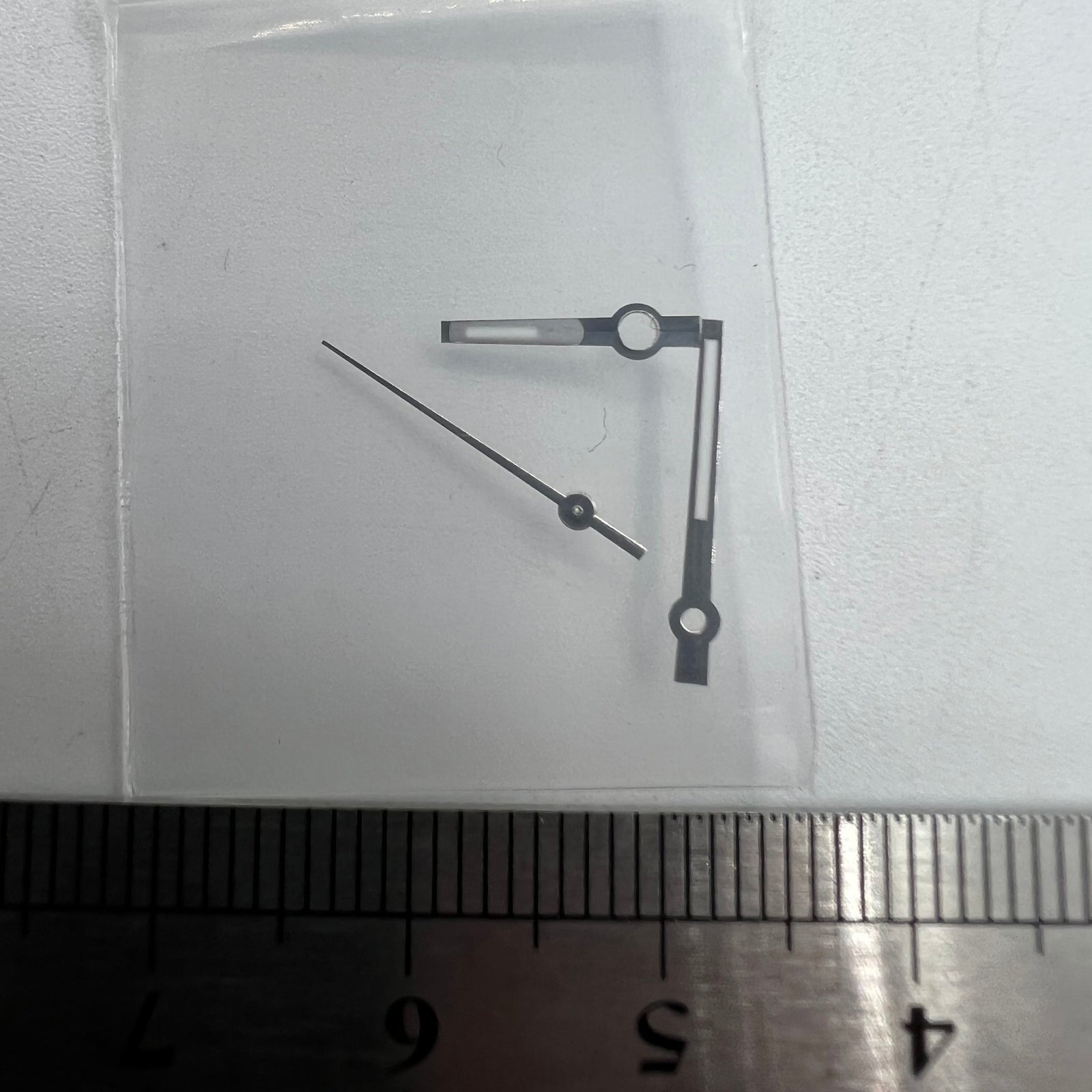 Silver trim green luminous watch hands for NH35/NH36/4R/7S movements, perfect for clear time reading and stylish upgrades.