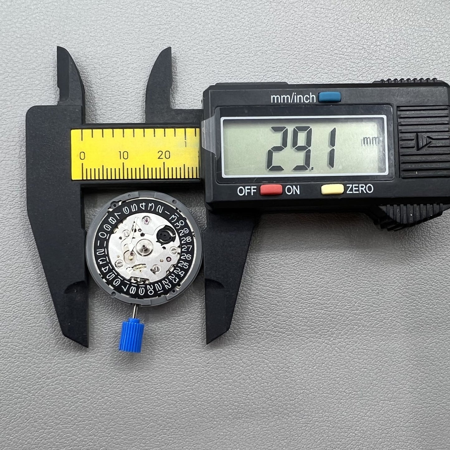 Japan NH35 Automatik Uhrwerk mit 24 Steinen, Vintage Stil, schwarzes Datumsrad, ideal f�r Uhrmacher.