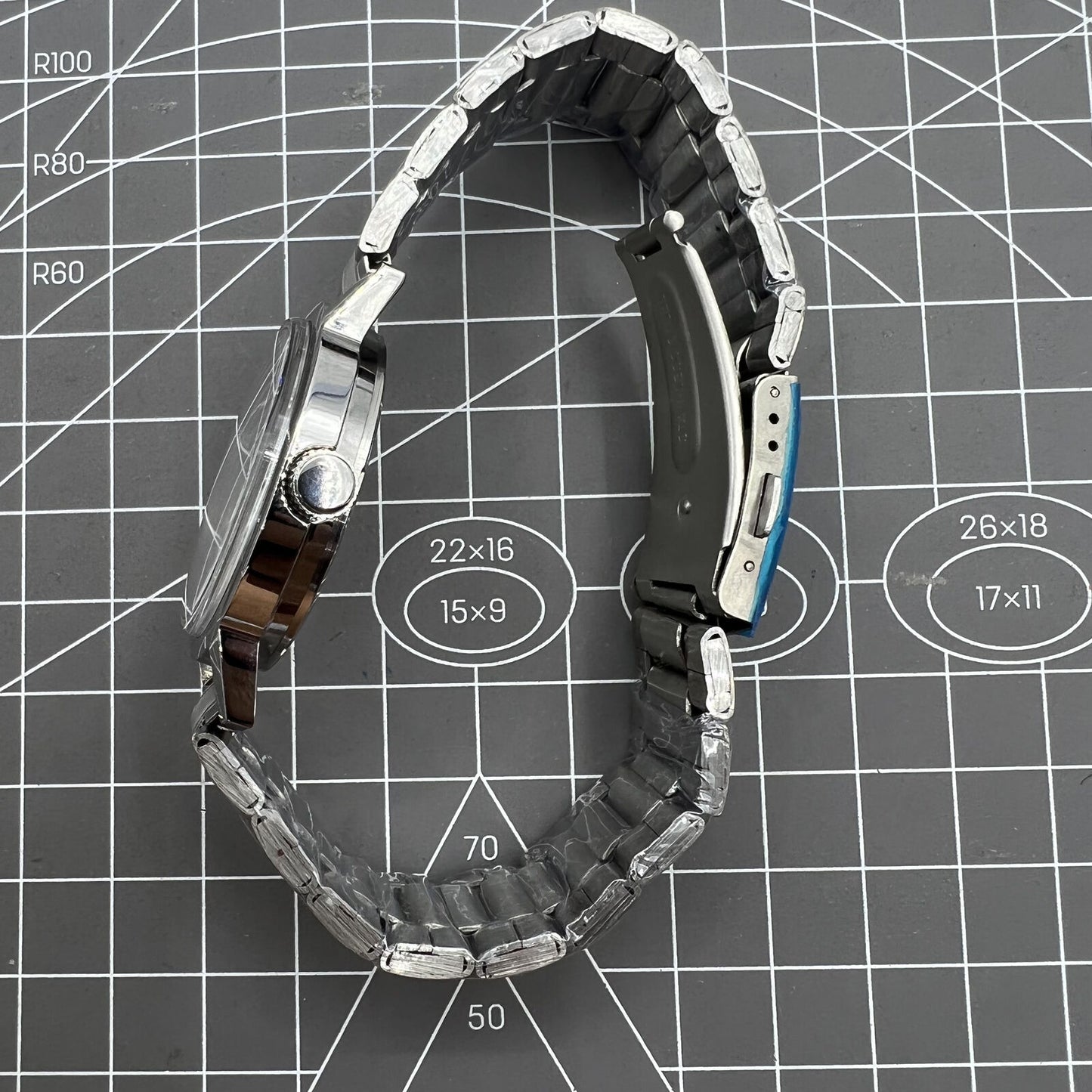 China Baihua 37mm manual mechanical watch with silver dial, 19 jewels, and shock-resistant design for durability.