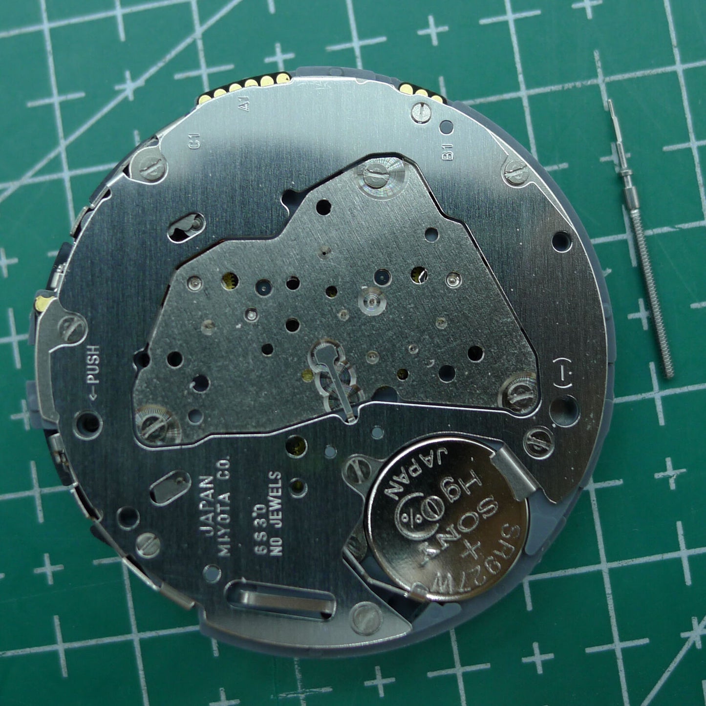 Miyota 6S30 quartz watch movement with date at 4 o?clock and subdials at 2, 6, 10 - Wholesale quality parts
