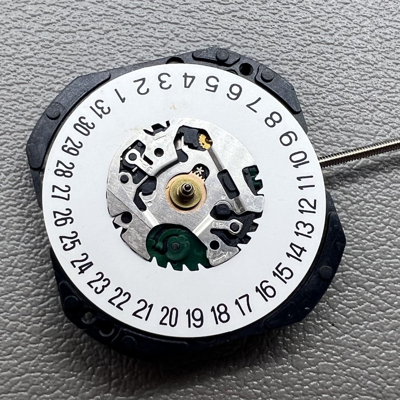 Japan V722C Quarzuhrwerk with three hands and single calendar date at 6 o'clock for watch accessories