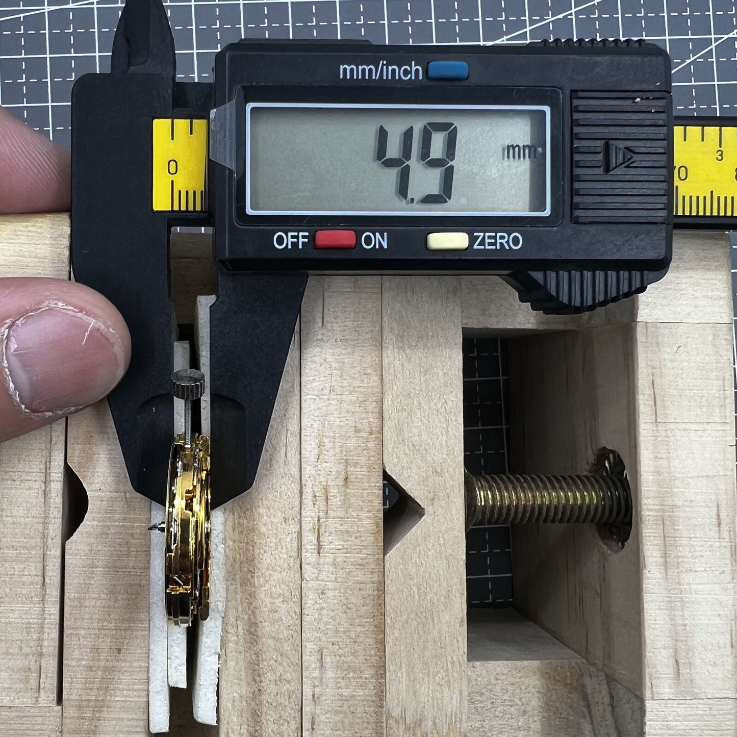 Tianjin T16 polished golden watch movement for Miyota 8200, precise mechanical replacement part.