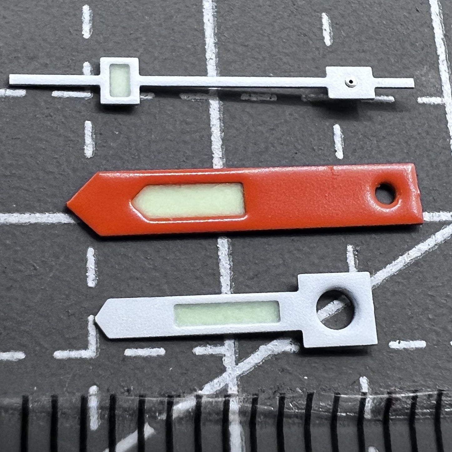 Grünes Lume Vintage Uhrenzeigerset Orange Weiß Akzent für NH34 NH35 NH36 NH38