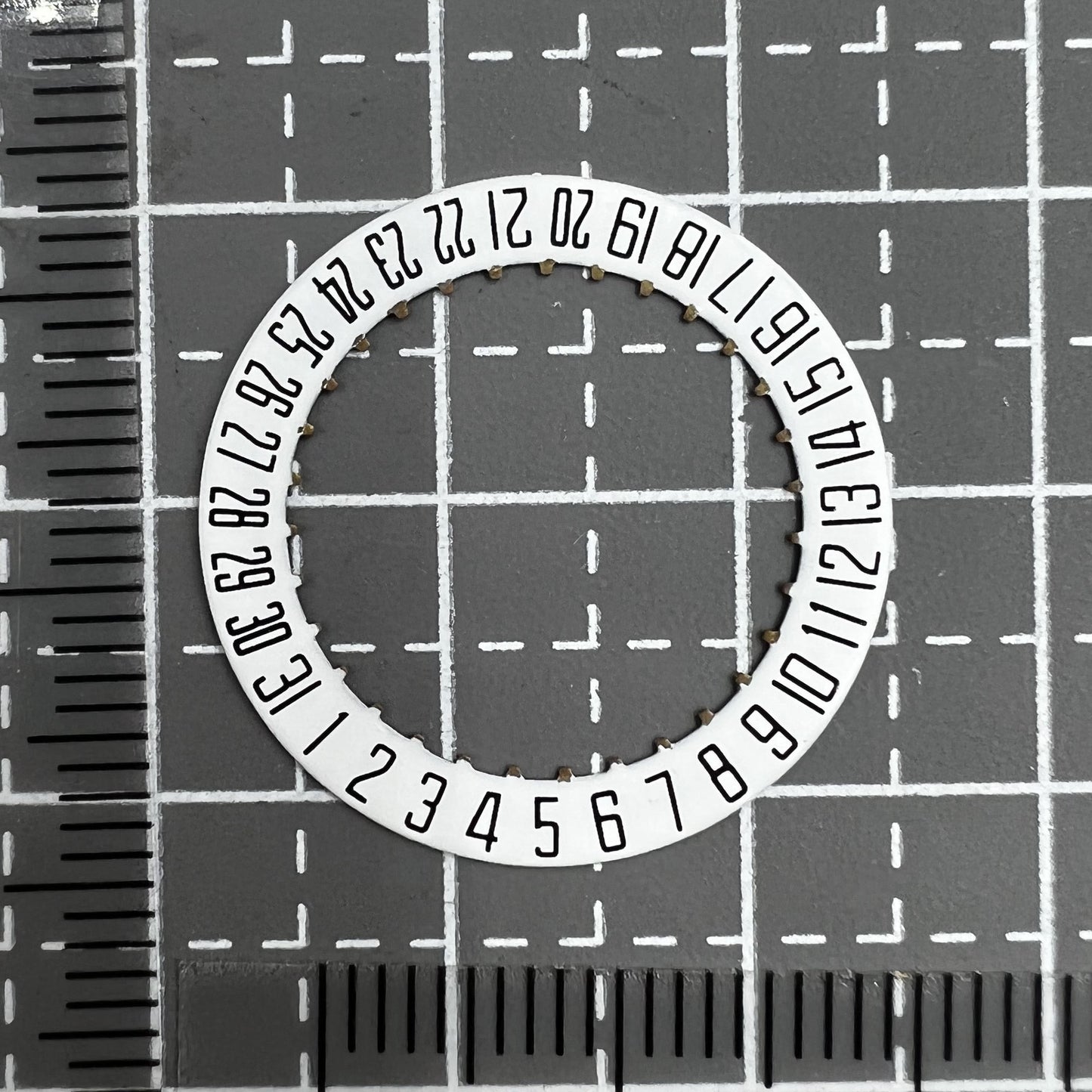 2 Stk Generische Datumsscheibe Datum bei 6 Uhr für ETA 2892 Uhrwerk Seagull 2892