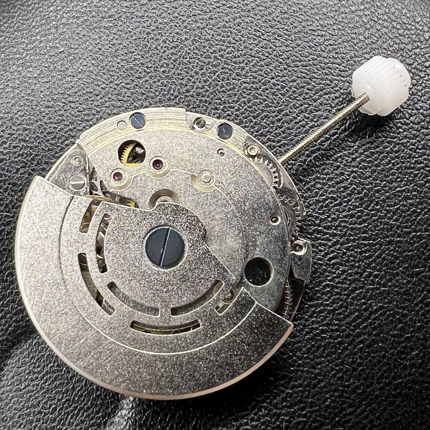 MINGZHU DG2813 automatic watch movement with big date, compatible replacement for 8205 and 8215 models.