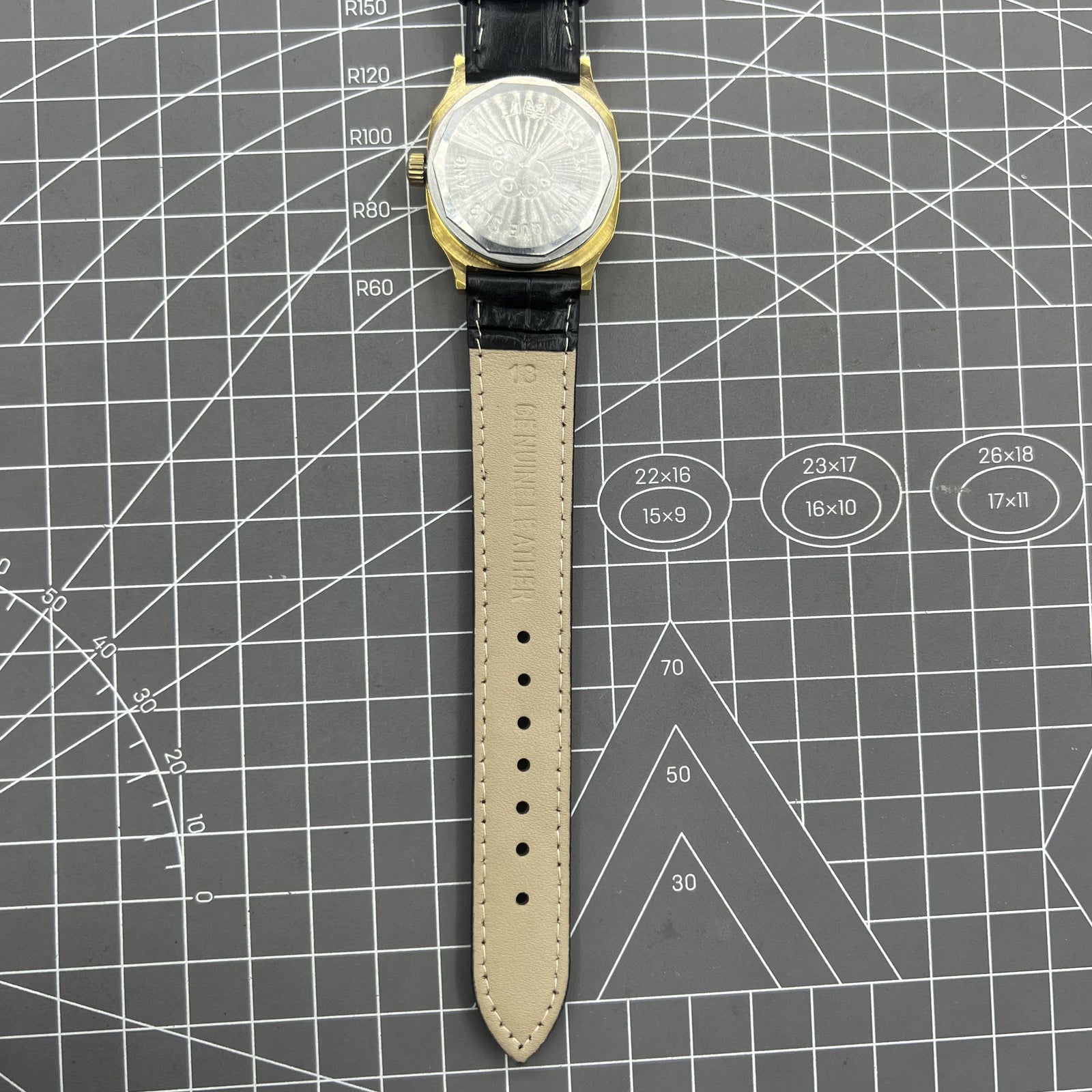 Black Dandong manual mechanical watch with 17 jewels, golden dial, and single calendar for classic elegance.