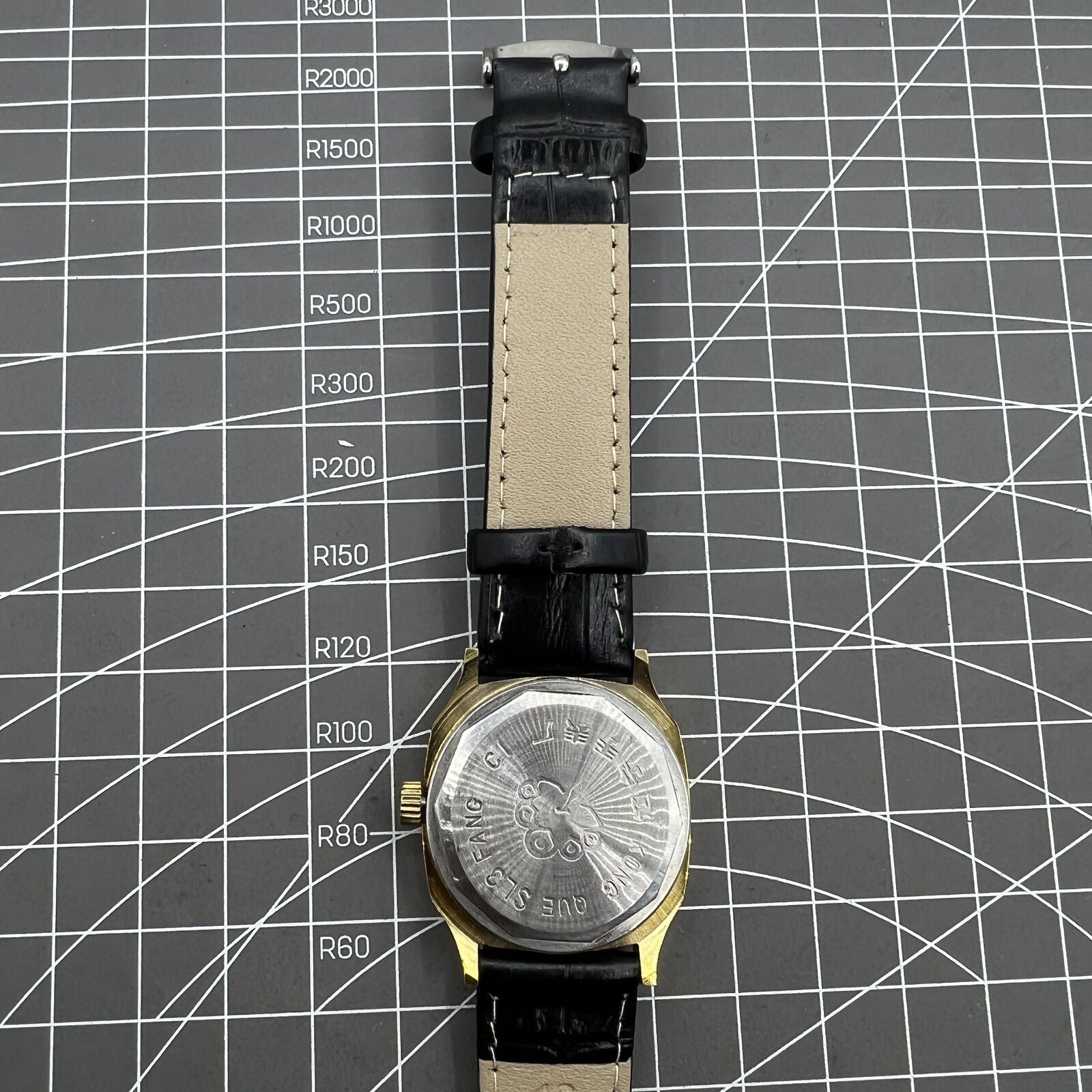 Black Dandong mechanical watch with golden dial, 17 jewels, and single calendar for elegant timekeeping.