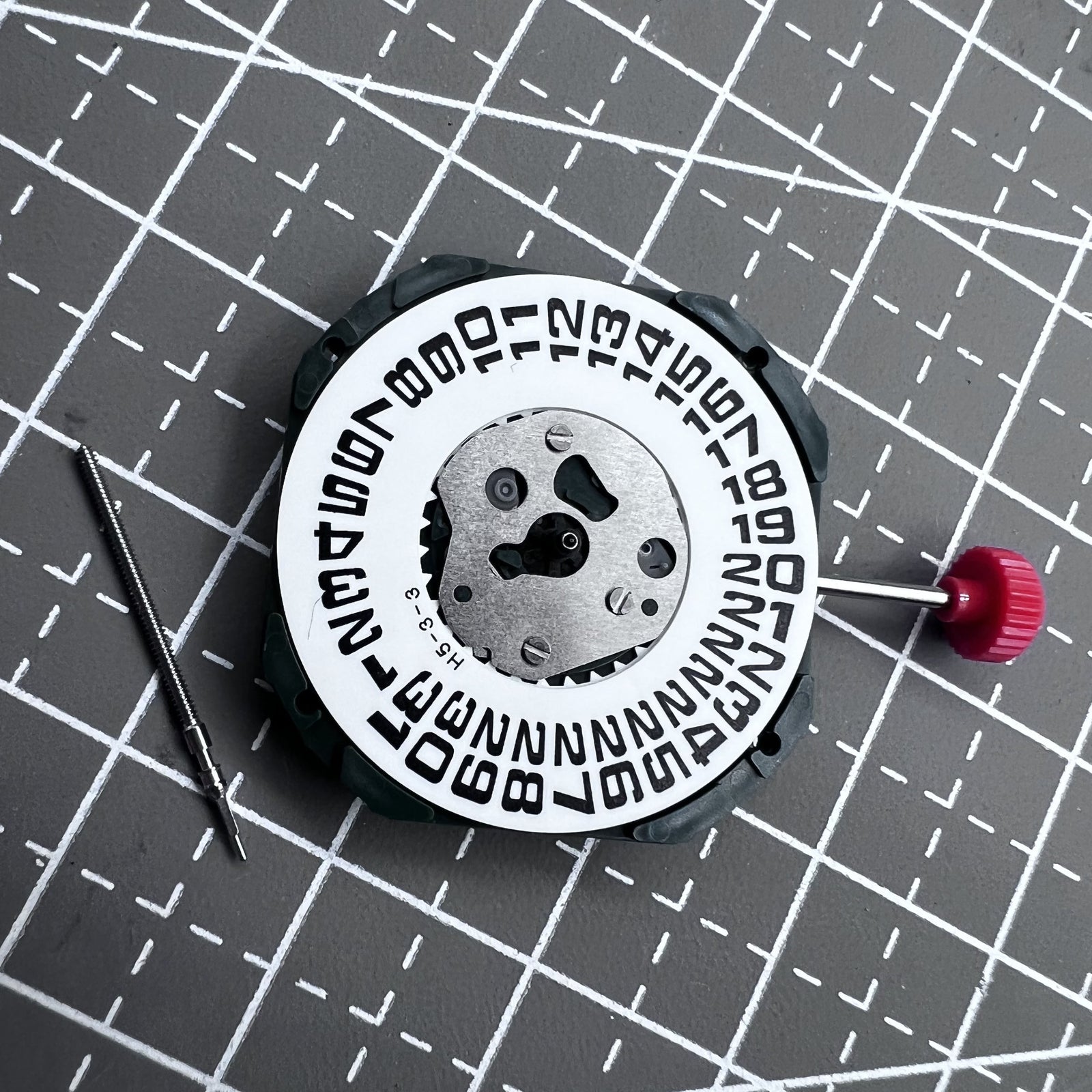 Miyota 2353 Quarzwerk Uhrwerk mit 3 Zeigern und gro�er Datumsanzeige bei 3 Uhr, pr�zise und zuverl�ssig.