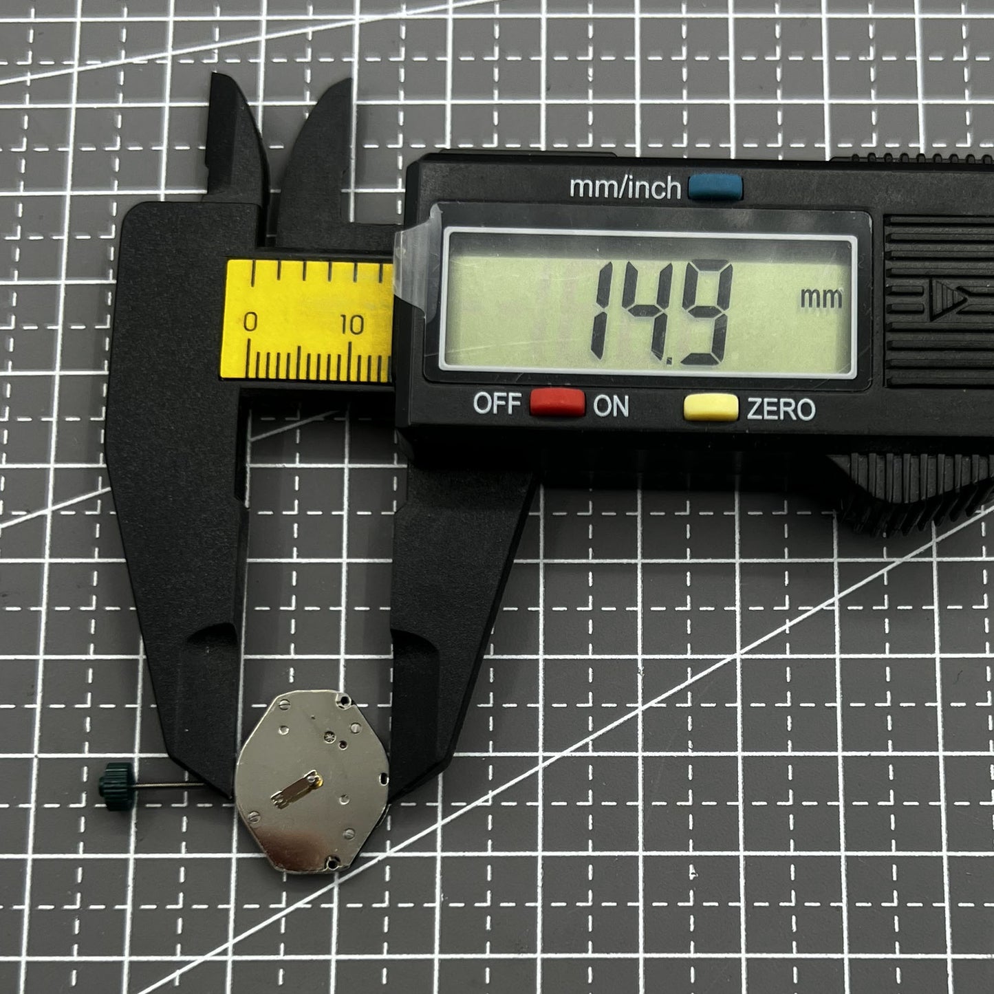 Remplacement du mouvement de montre à quartz Ronda 1069 
