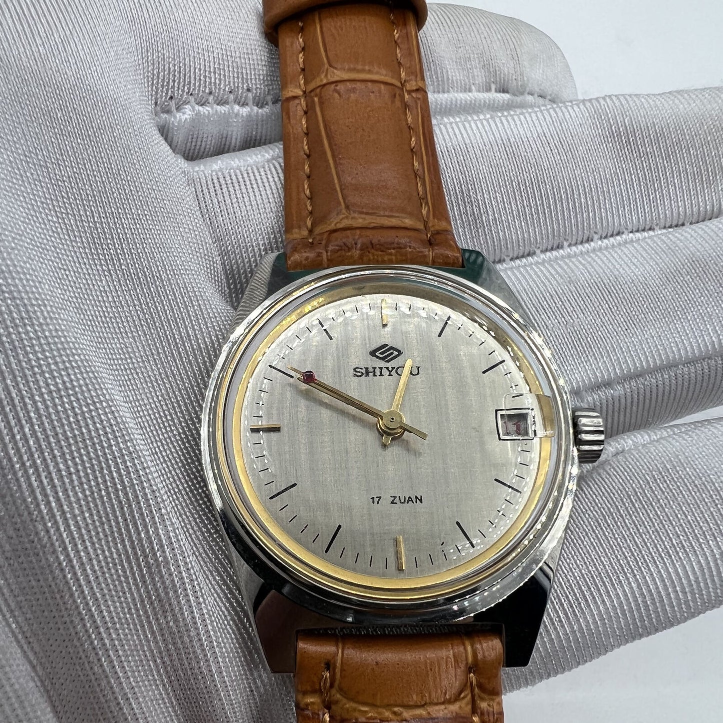 Shiyou 32mm grey manual mechanical watch with 17 jewels, single date display, and elegant design.