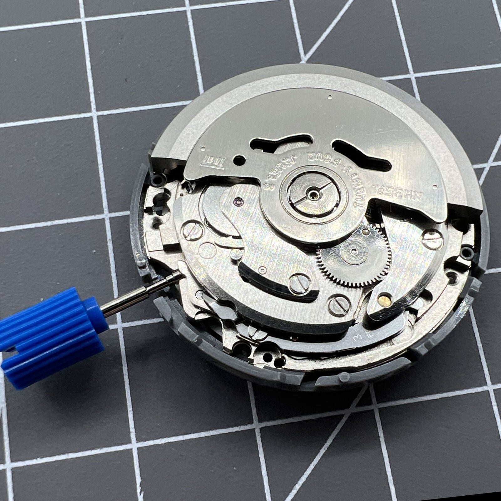 NH35 Japan automatic watch movement with golden date for SKX007, crown at 3 o?clock, precision timekeeping accessory.