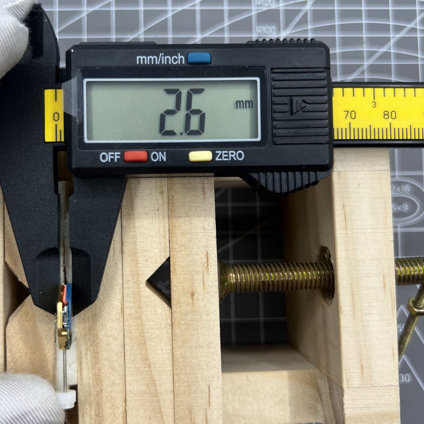 Swiss Made ETA579.005 quartz watch movement showing 2/3 hand precision for quality watch accessories.