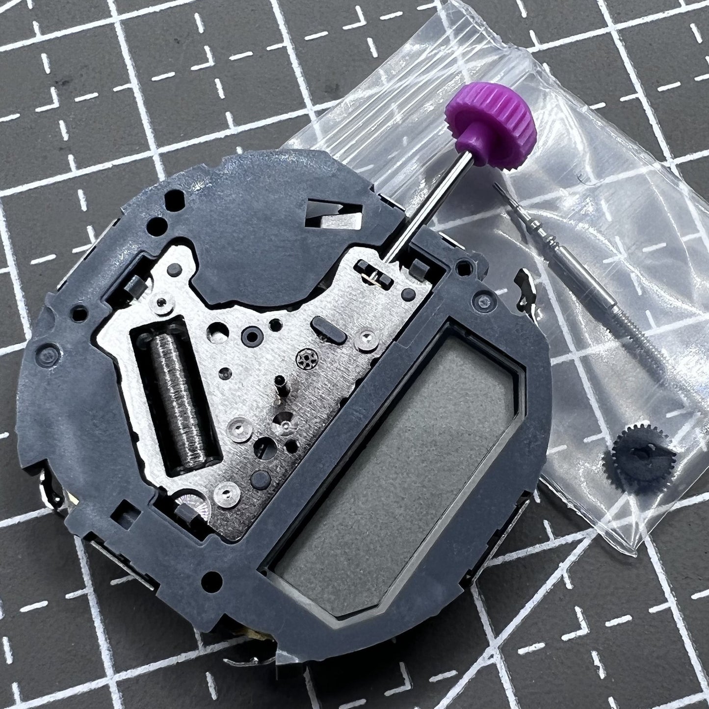 Miyota T205 Quarzwerk Japan watch movement with date display, precision craftsmanship for watch accessories.