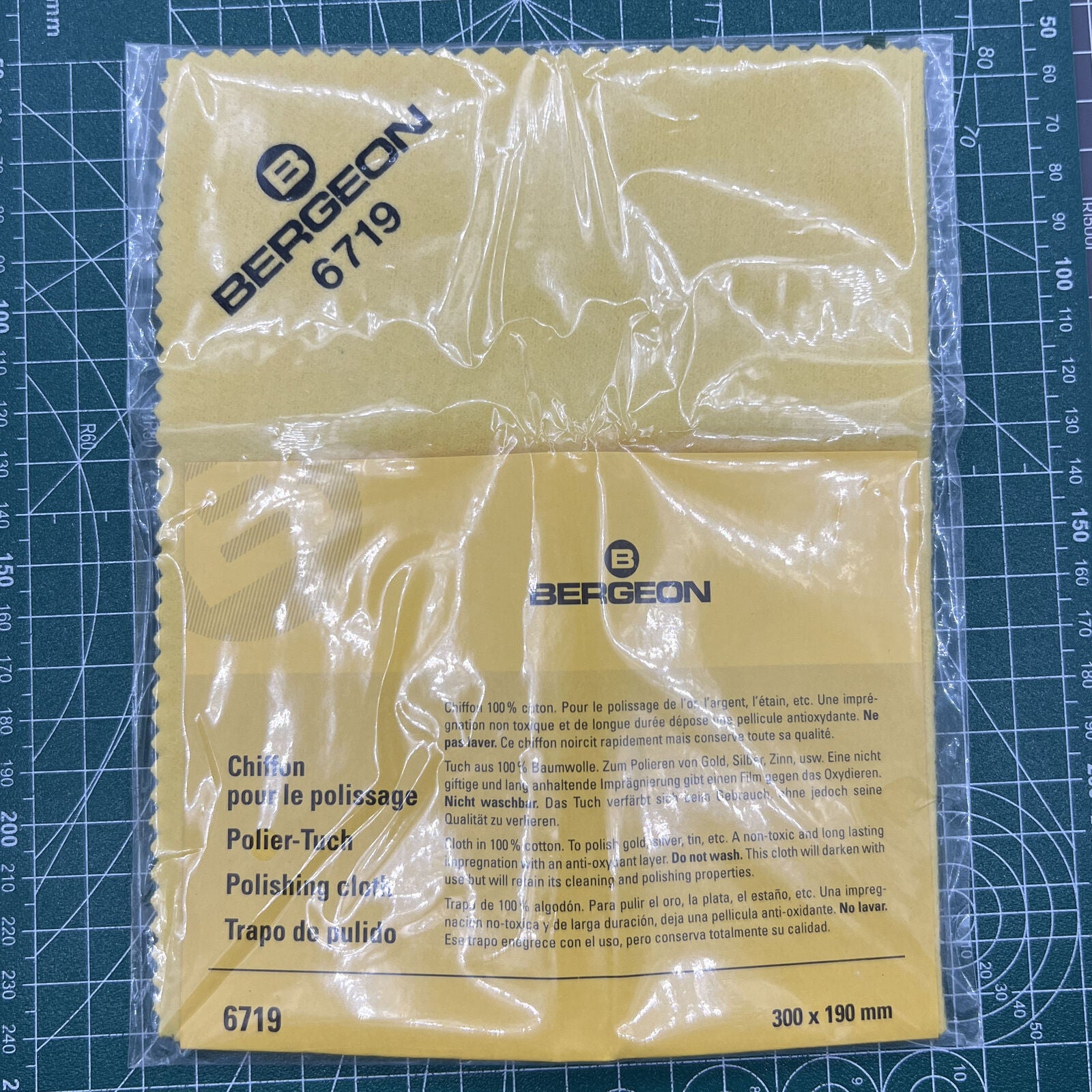 Swiss Bergeon 6719 pure cotton polishing cloth for gold and silver watch accessories, ideal for gentle cleaning