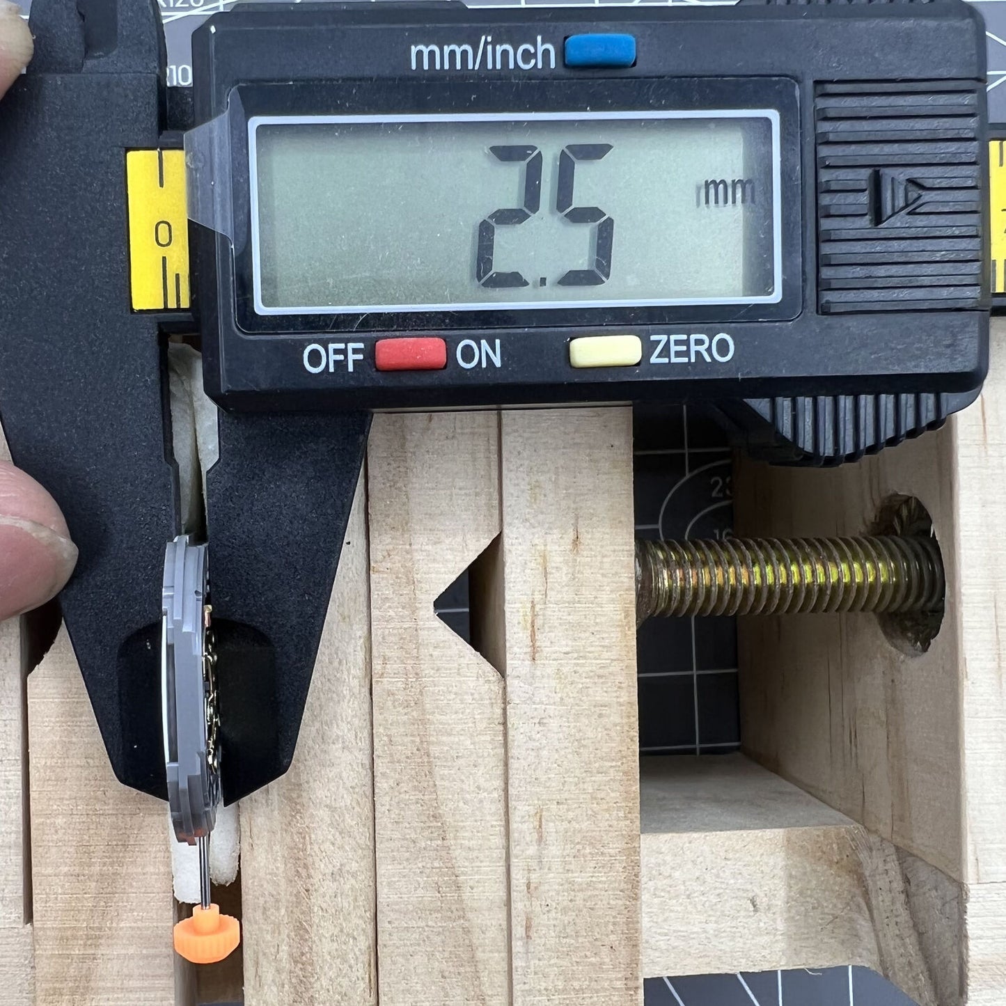 Miyota GR02 quartz watch movement, precision Japanese replacement for accurate timekeeping in watch accessories.