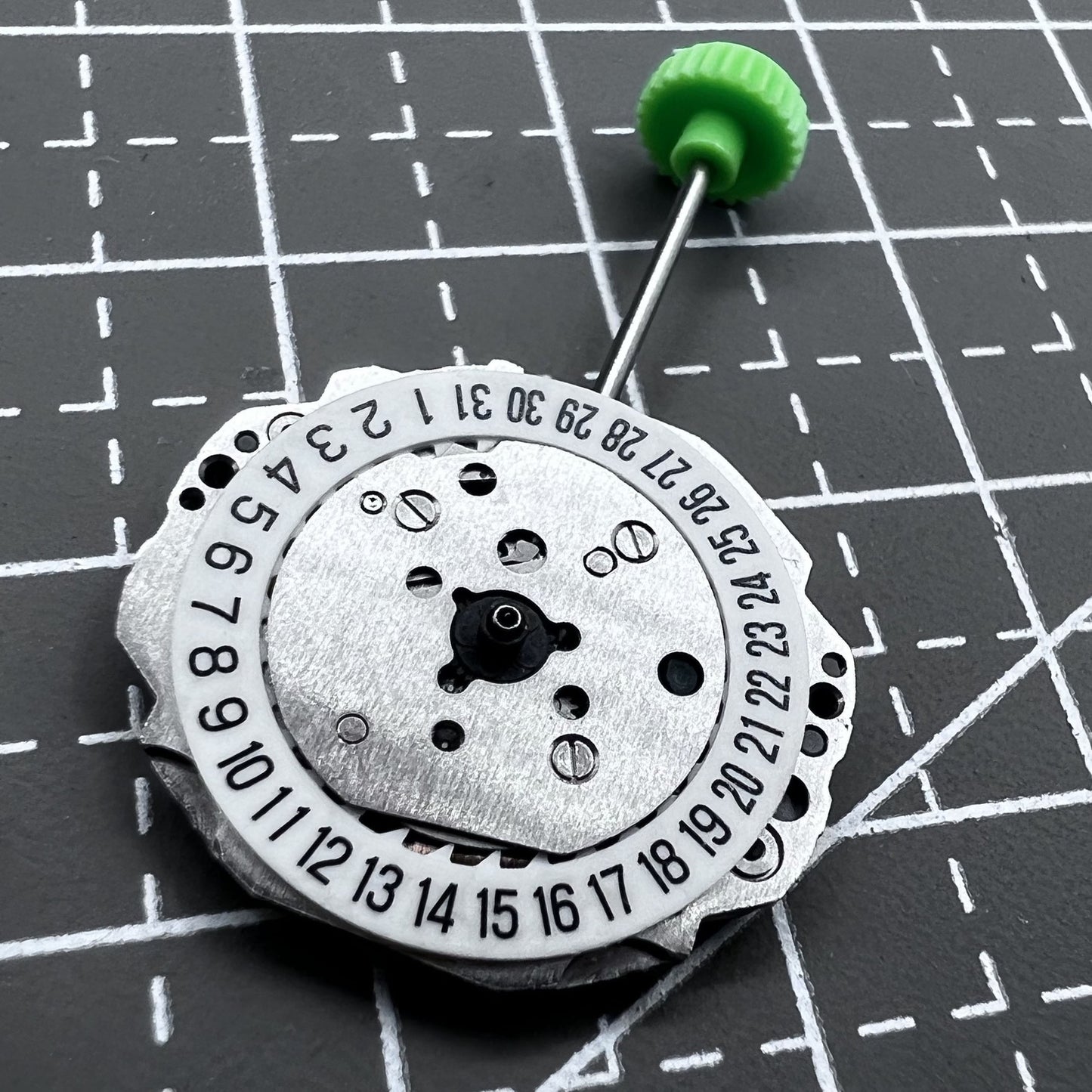 Japan Miyota Quarzwerk 4T13 Uhrwerk mit 3 Zeigern und Einzelkalender bei 6 Uhr f�r pr�zise Zeitmessung