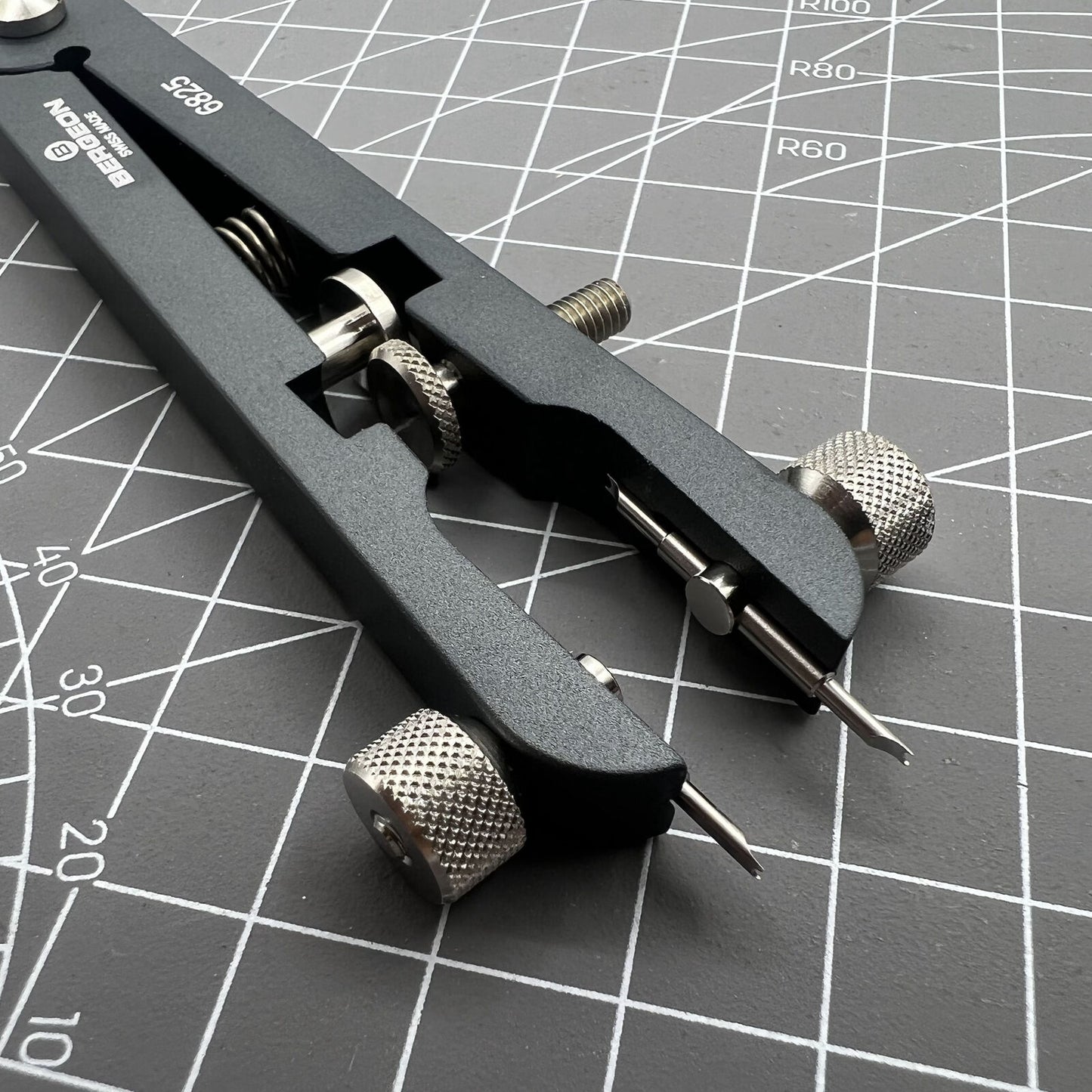 Bergeon 6825-PF spring bar pliers for precise watch bracelet removal with Swiss Made quality.