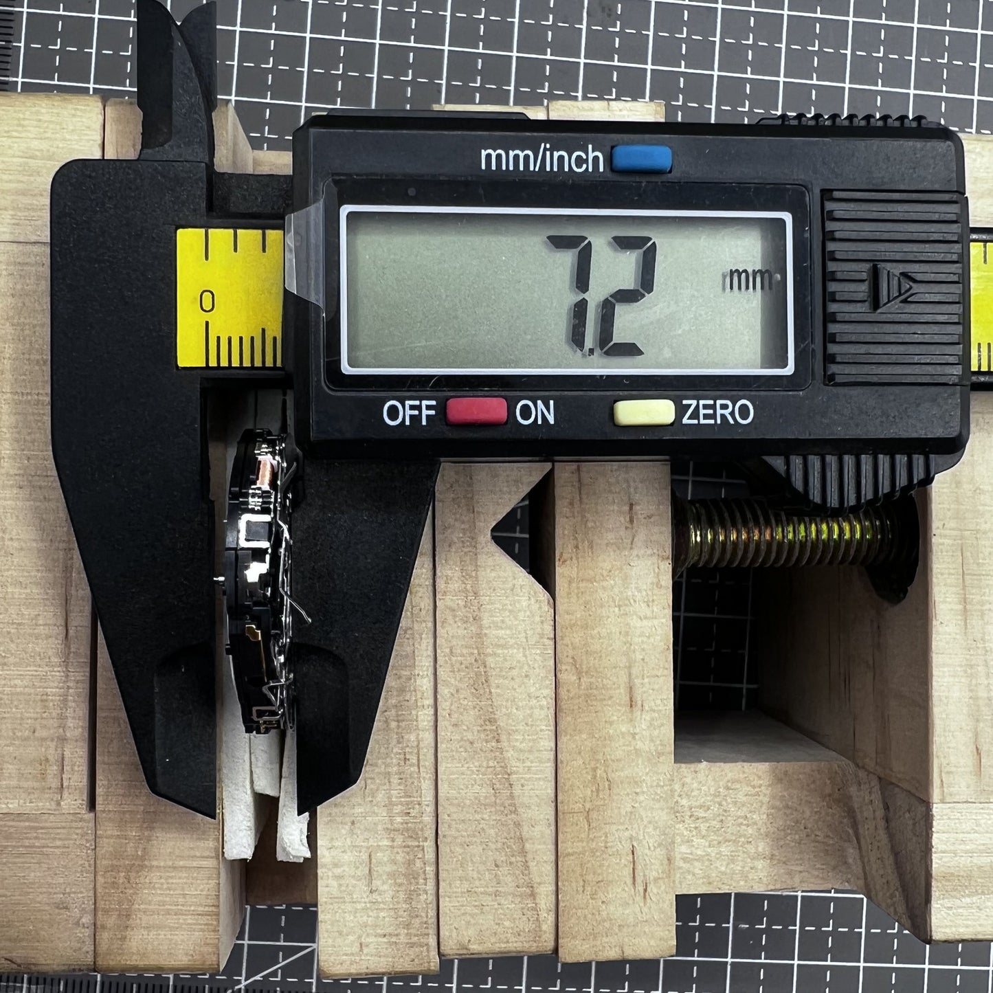 Seiko V176A quartz watch movement, precise Japan-made mechanism for watch accessories