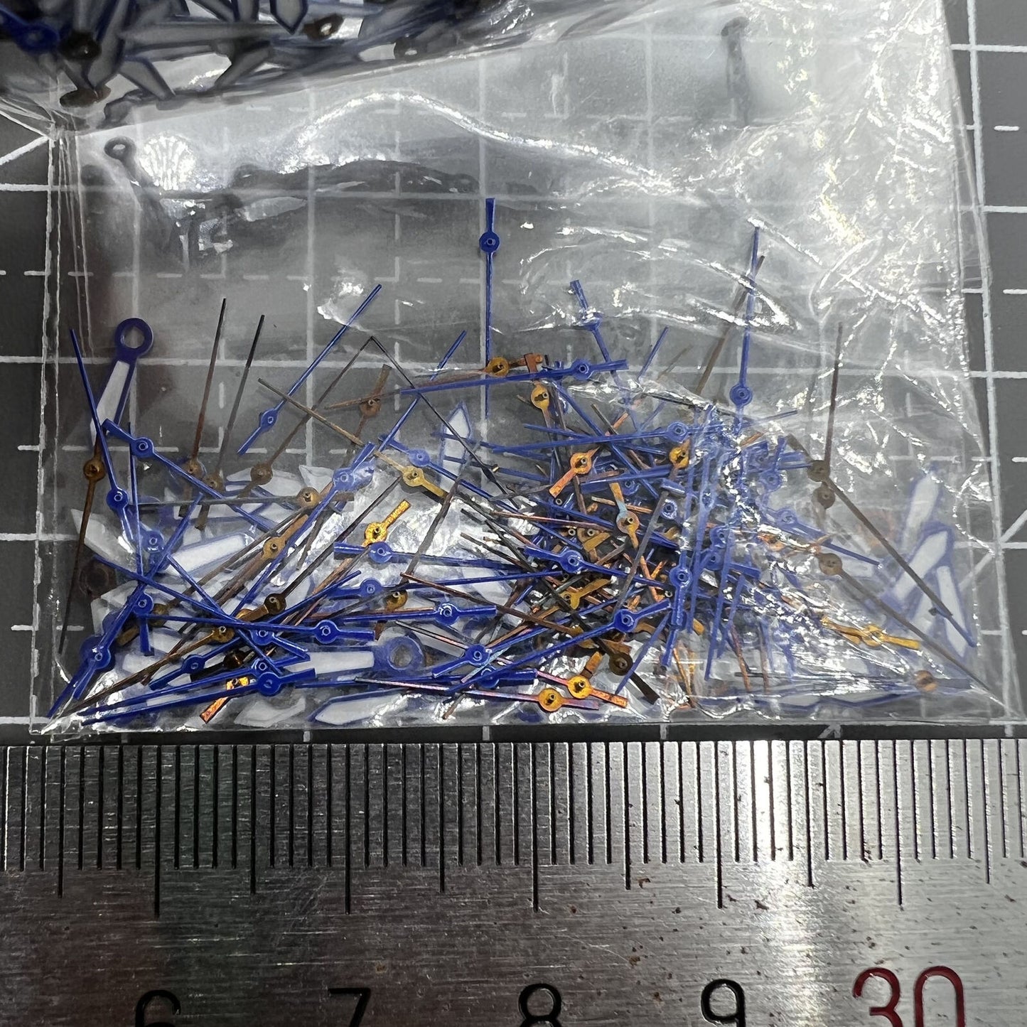 100 Sets 10 mm Uhrzeiger in zufälliger Farbe für Quarzwerk Hattori Epson PC21