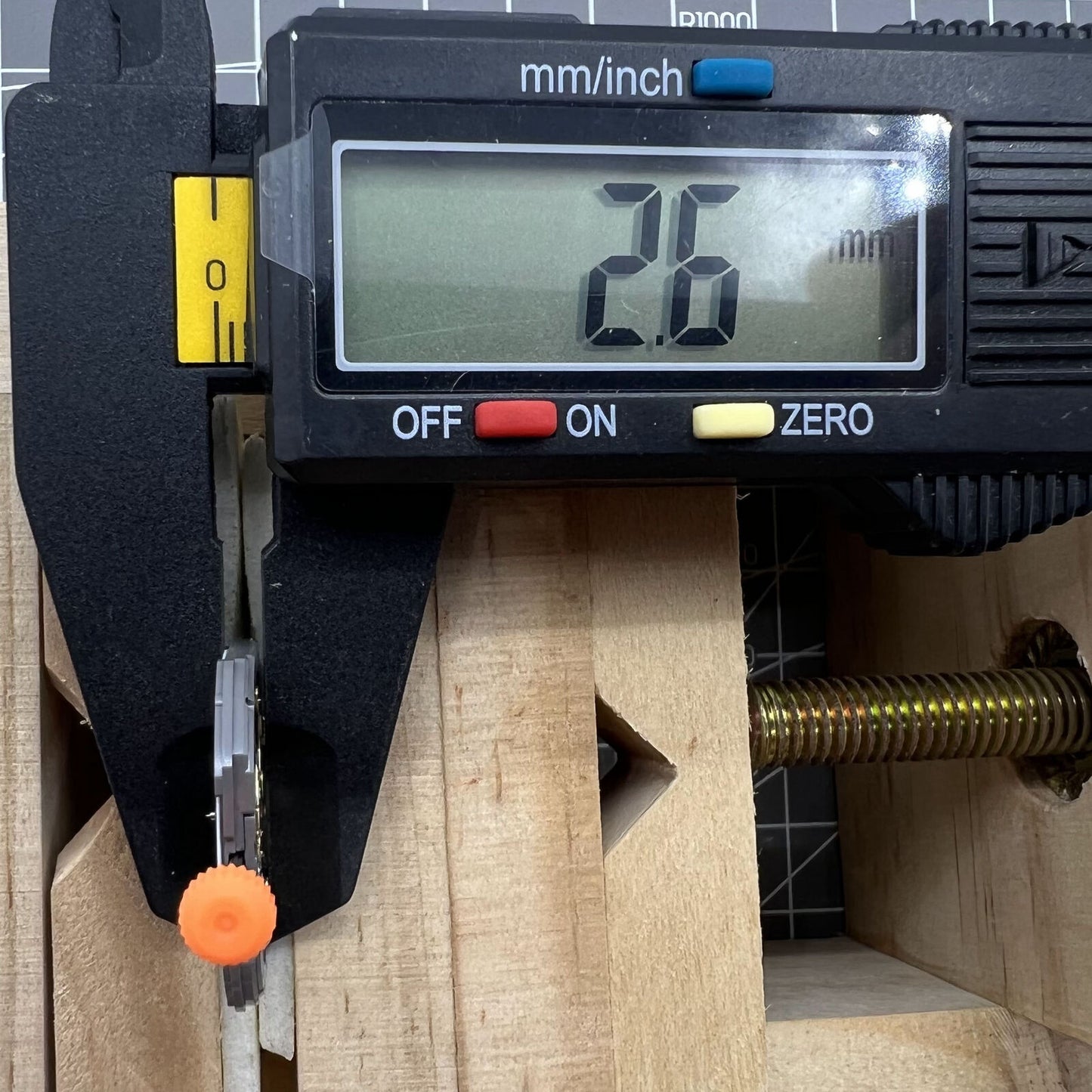 Japan Made Miyota 1S13 quartz watch movement with date display at 6 o?clock, precise and reliable timing by Miyota.