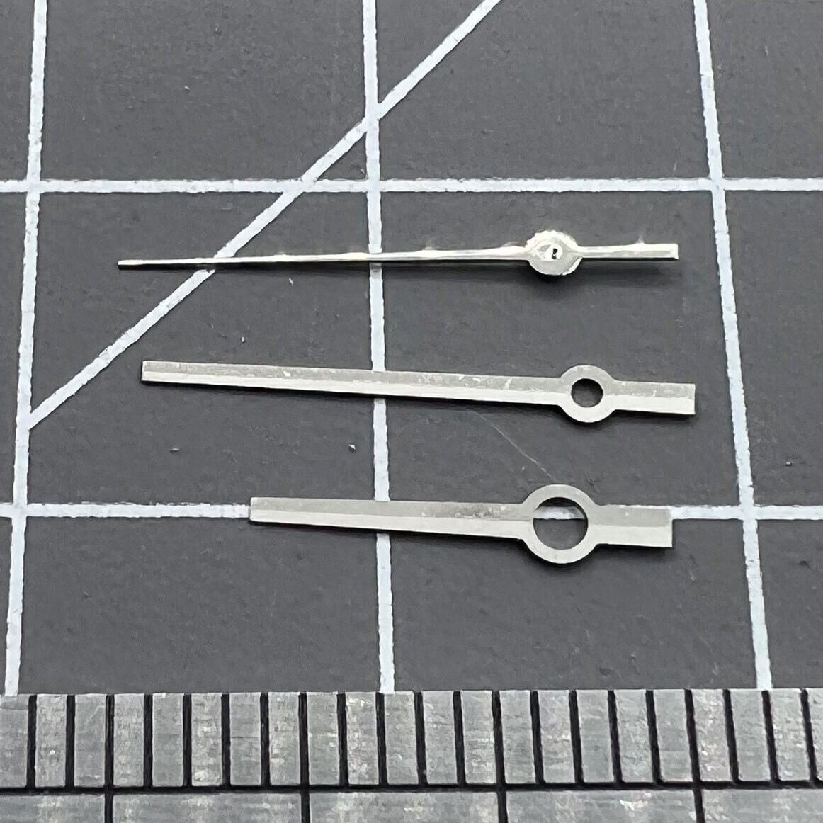Silver and black trimmed watch hands for NH35/NH36/4R/7S movements, no lume,.