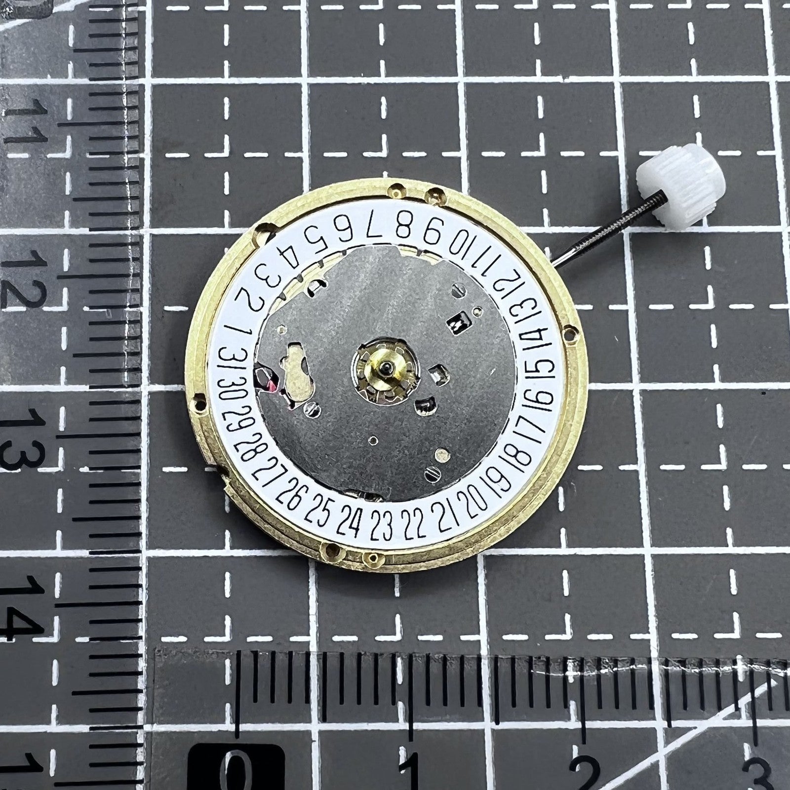 Schweizer ETA E63.111 Quarzwerk mit 3 Zeigern und Datumsanzeige bei Position 6, pr�zise Uhrwerkskomponente