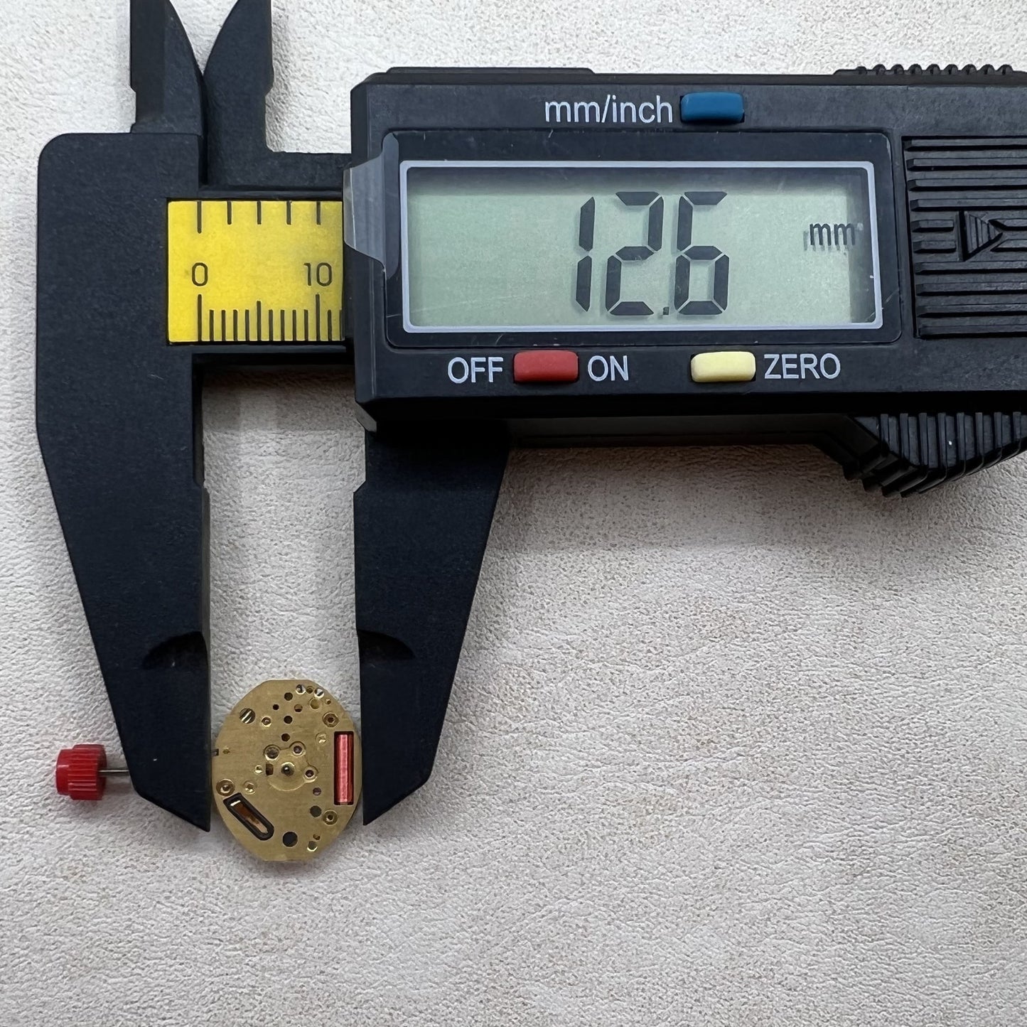 ETA Quartz Uhrwerk 980 106 mit 3 Zeigern und Standardhöhe Swiss