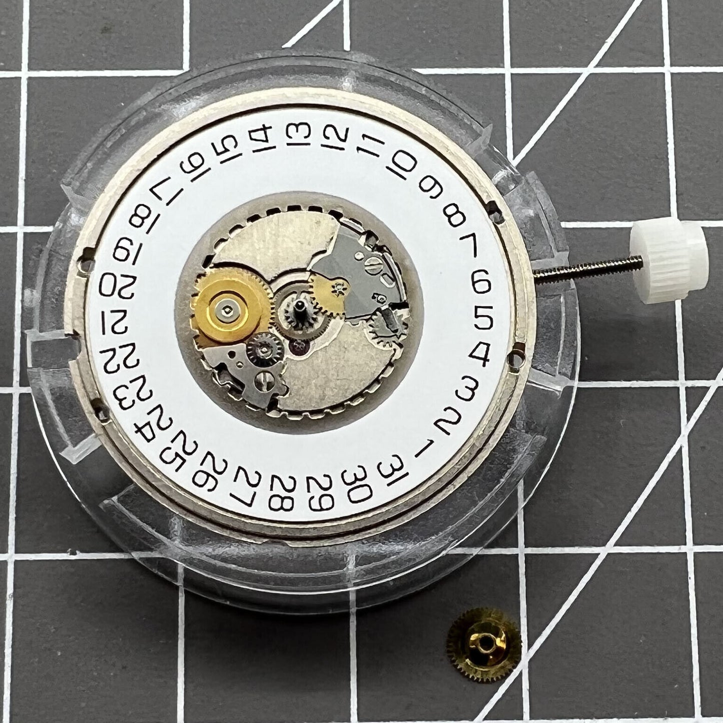 Swiss Made ETA955.114 quartz movement with single calendar at 3 o?clock for watch repair.