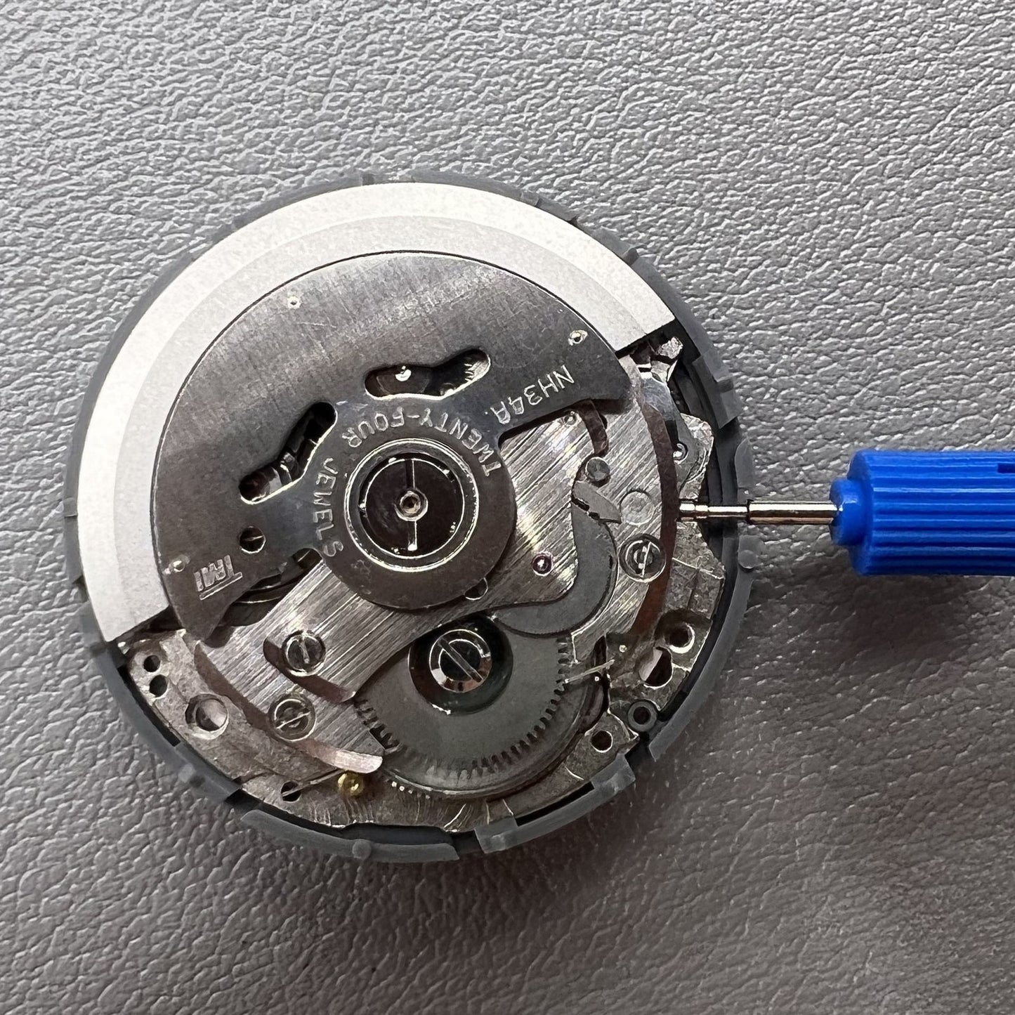 Automatik Uhrwerk Seiko NH34 GMT Mechanisch mit Sekundenstopp und rotem Rad