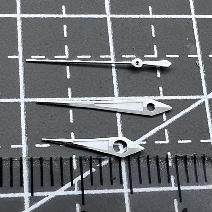 2 Sets/Pack Silver Trim Green Lume Arrow Shape Hands for ETA2836 2824 2892A2