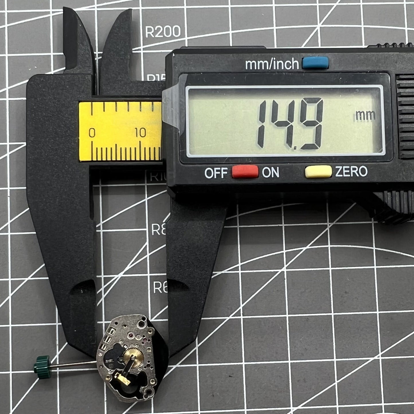 Swiss-made Ronda 1064 quartz movement for accurate timekeeping in watch accessories.