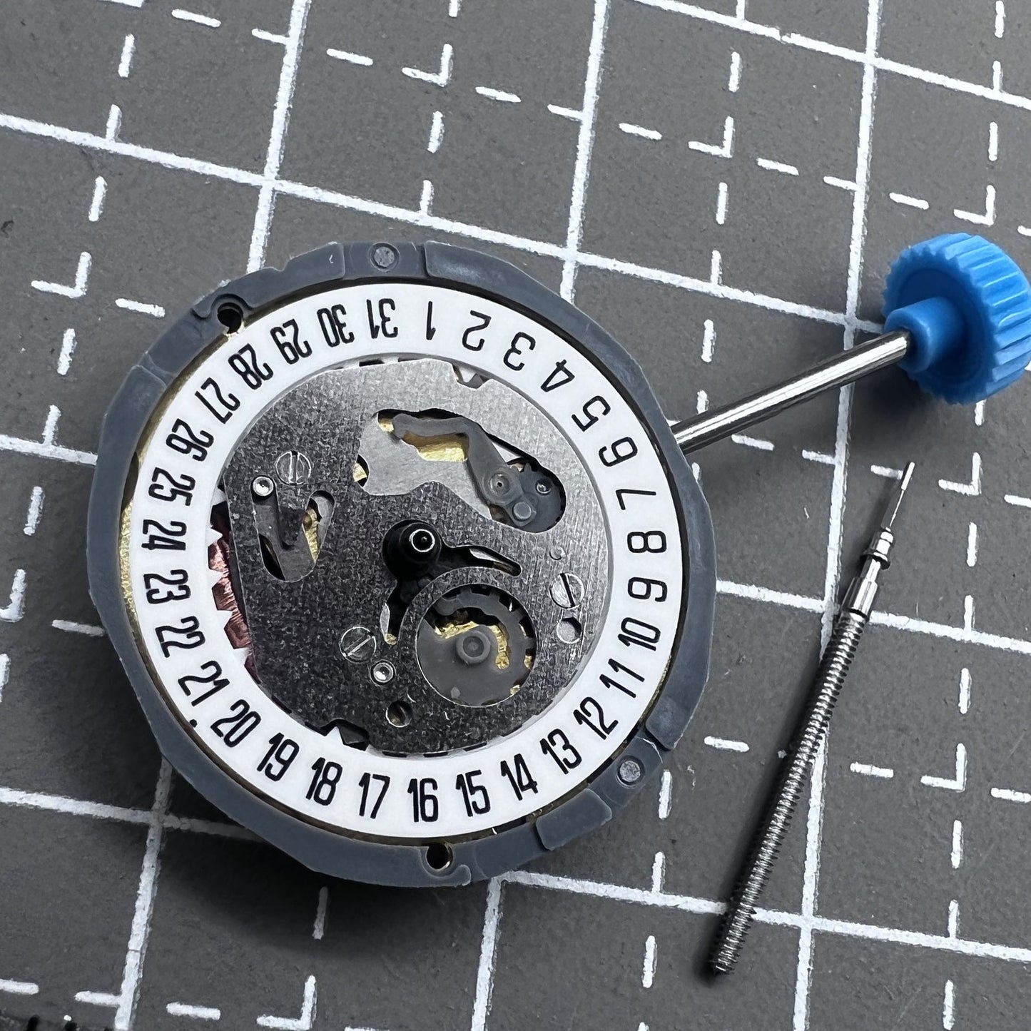 Japan Miyota 6L12 quartz watch movement with date at 6 o'clock, single calendar model 6L02.