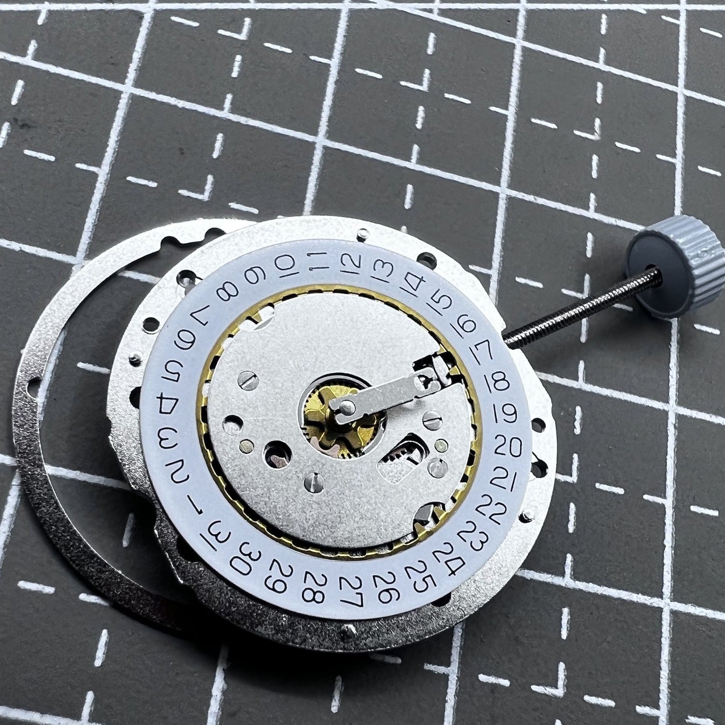 Quarzuhr mit Ronda 784 Uhrwerk, Datumsanzeige bei 3 Uhr, stilvolles Design, langlebig