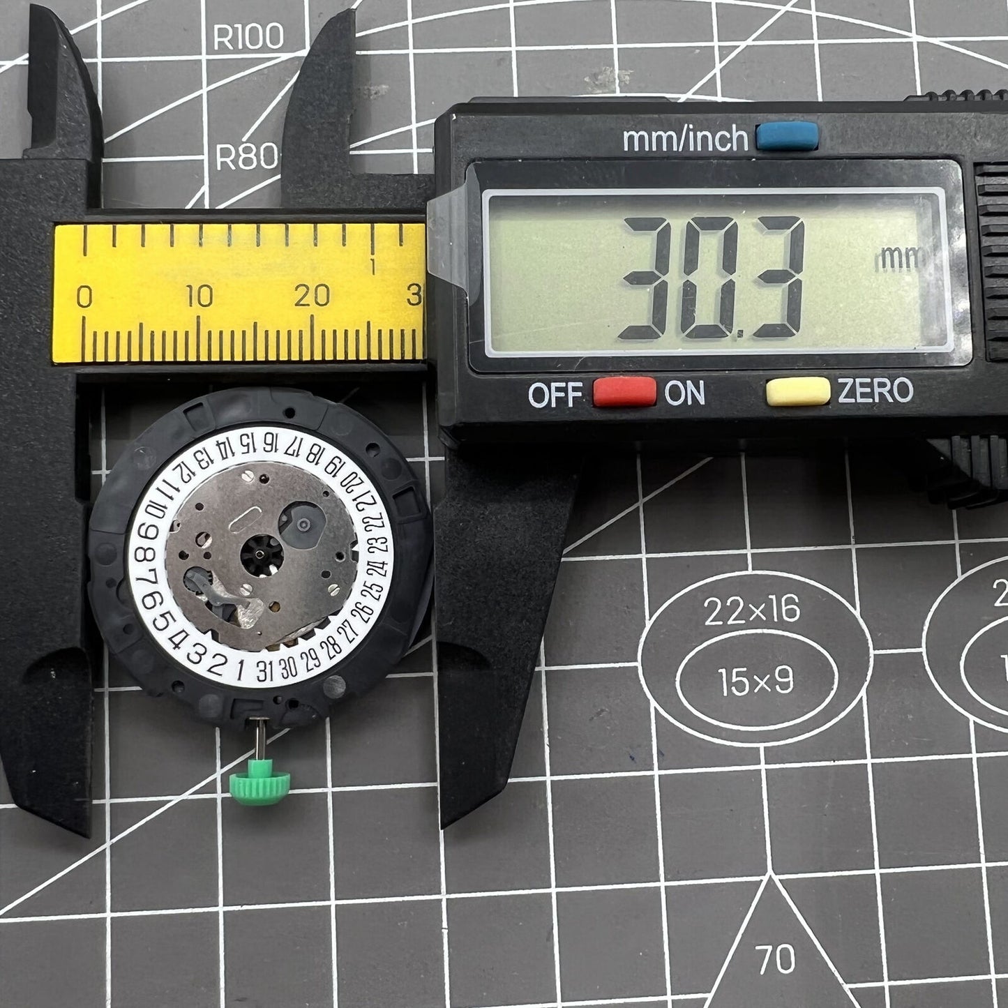 Miyota OS21 quartz watch movement with date at 6, Japan-made for accurate timekeeping in watch accessories.