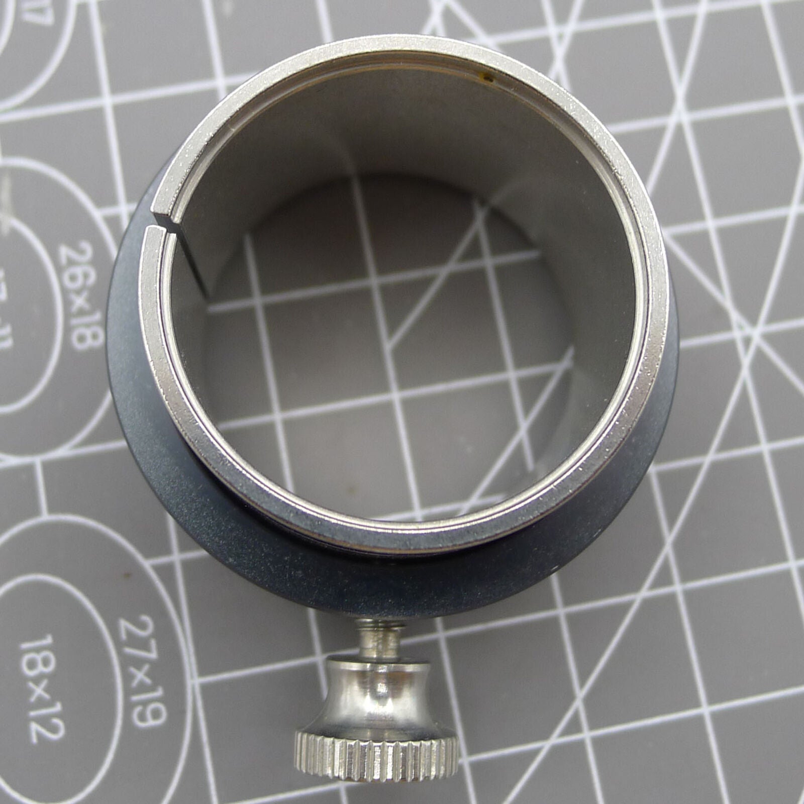 Reversible ETA 7750/7751 movement holder with knob for watch repairs. Durable precision tool.