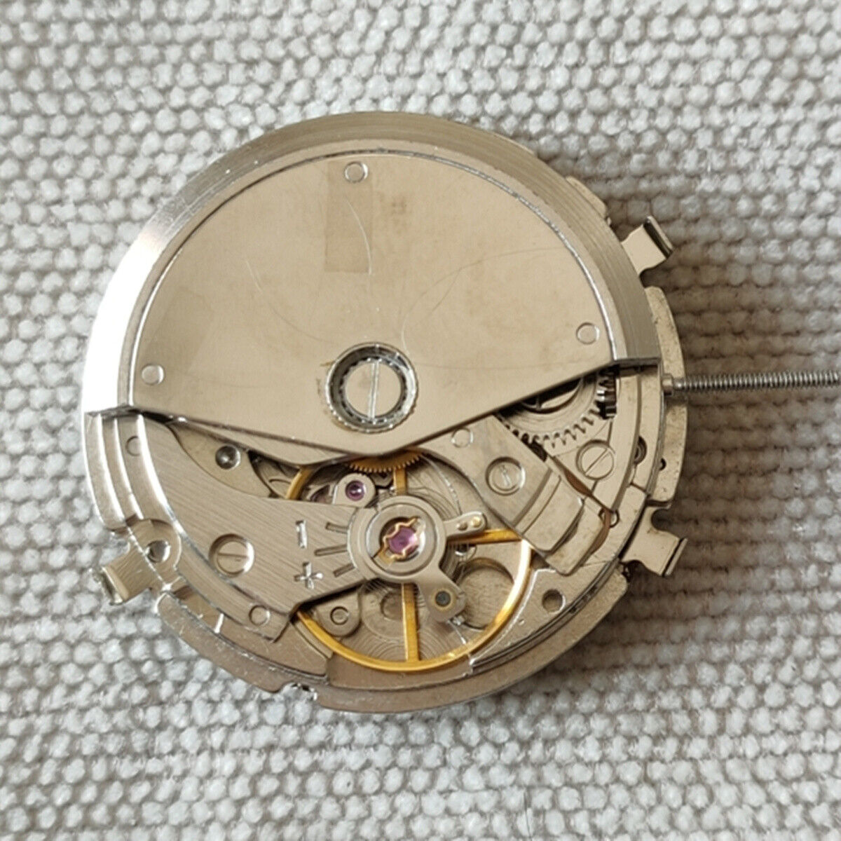 Shanghai Automatic Mechanical Movement R13-1 watch accessory highlighting intricate Chinese craftsmanship and reliable timekeeping.