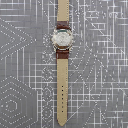 37mm Dandong Peacock manual watch with golden dial, 33 jewels, and single calendar display for classic style.