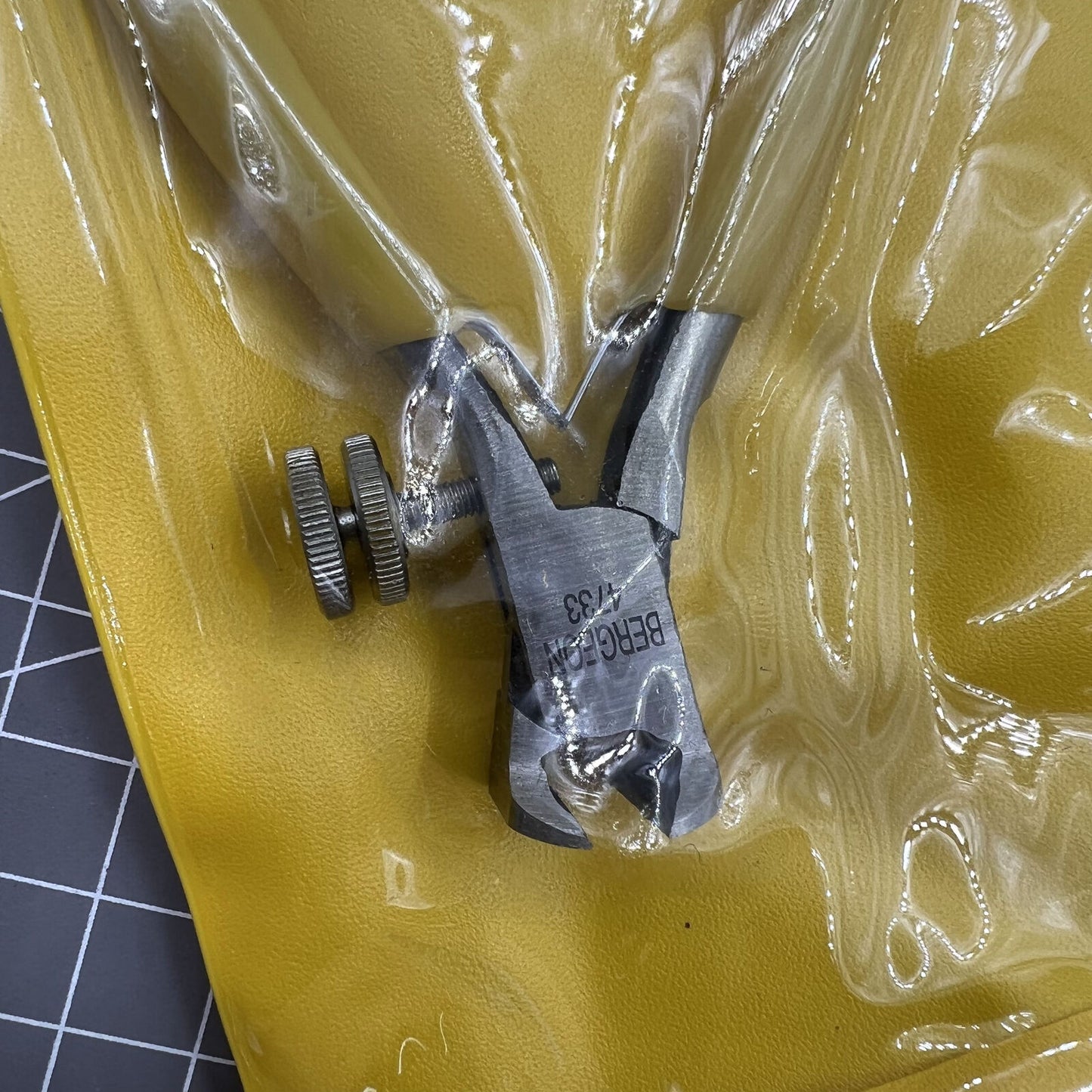 Bergeon 4733 Swiss Made cannon pinion tightening tool for precise watch repair adjustments