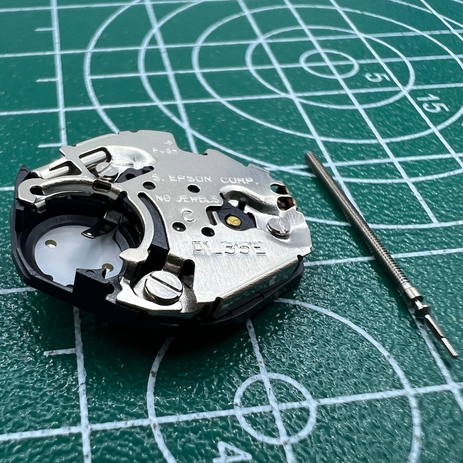 Hattori Epson AL35E quartz watch movement, precise Japanese-made component for accurate timekeeping in watches